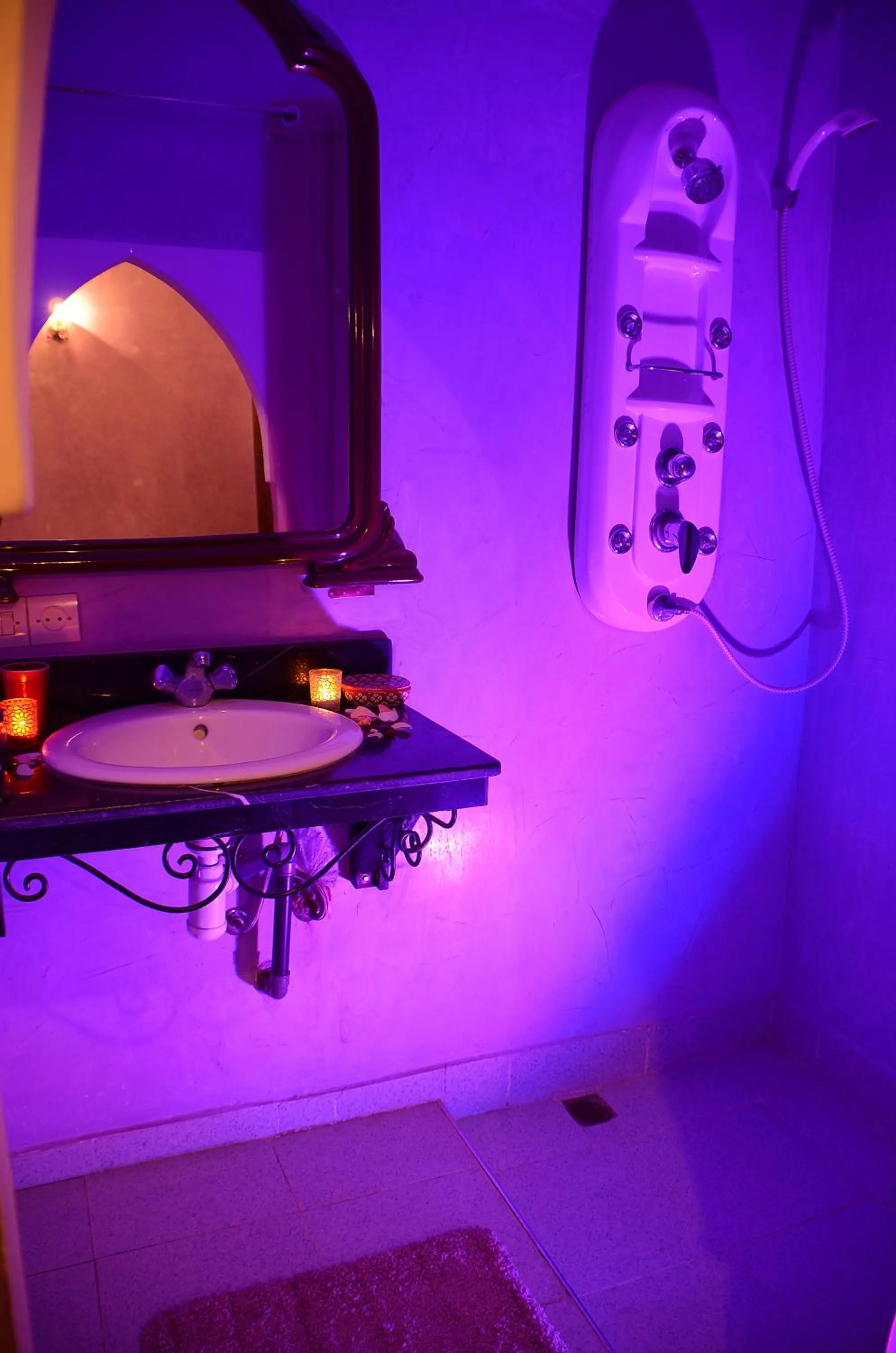 Bathroom in Dar LEULEU