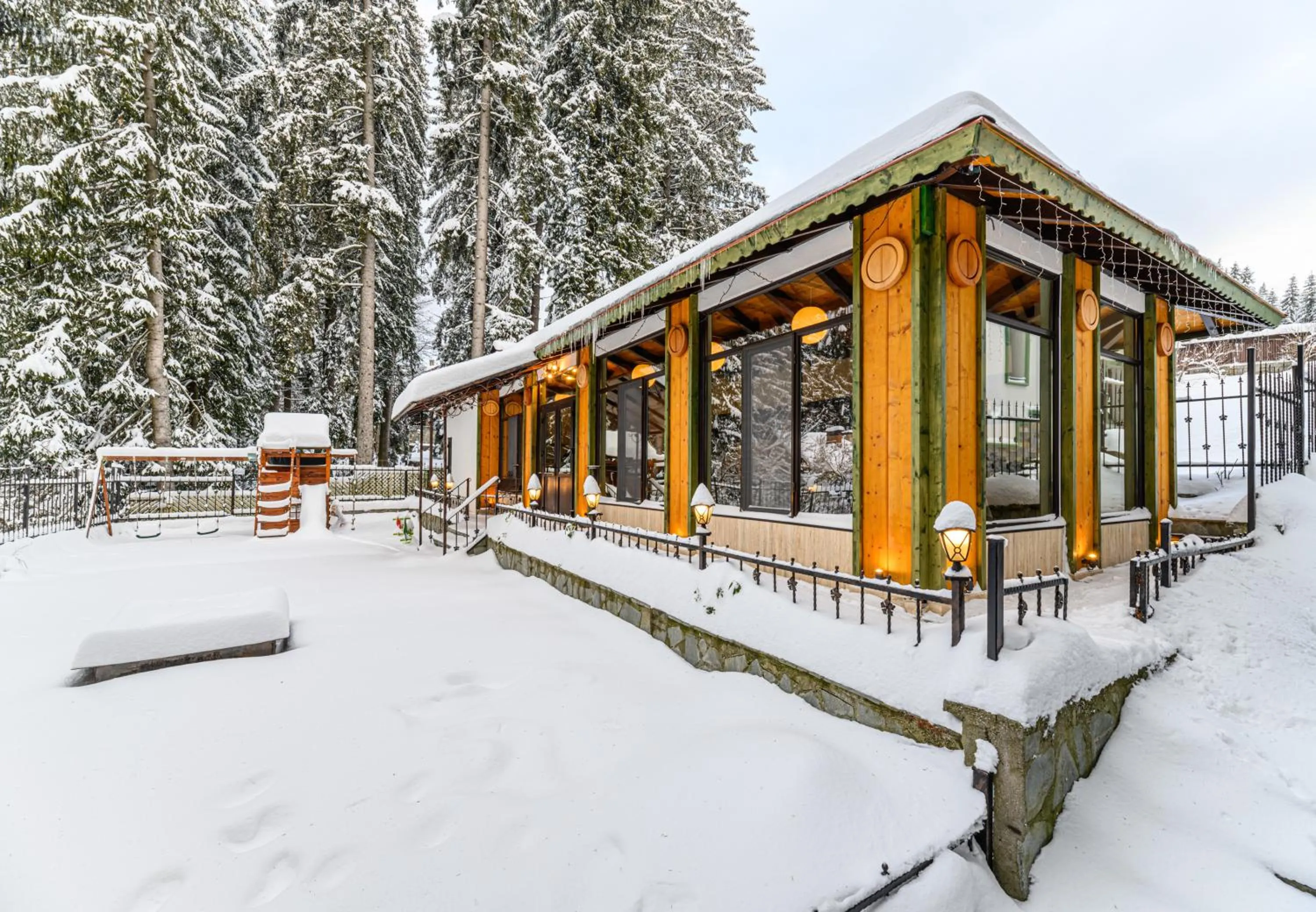 Property building in Pensiunea Hilltop