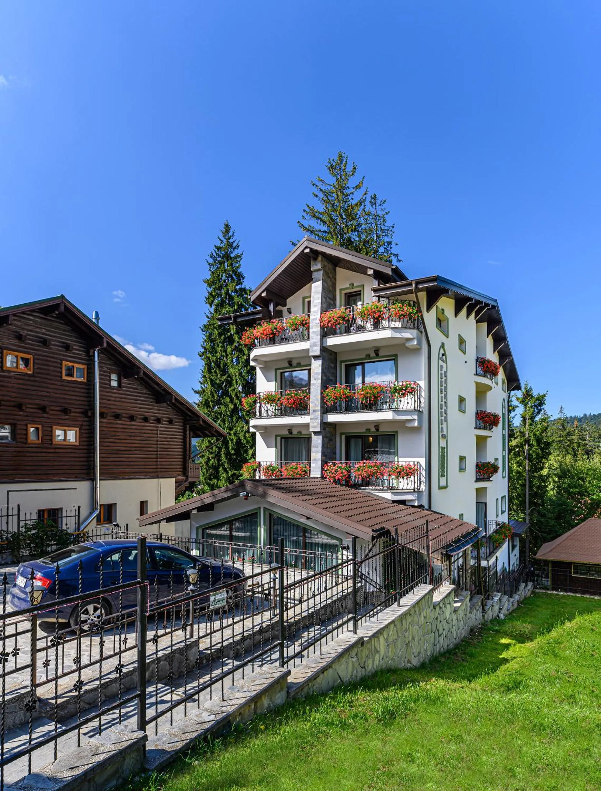 Property building in Pensiunea Hilltop