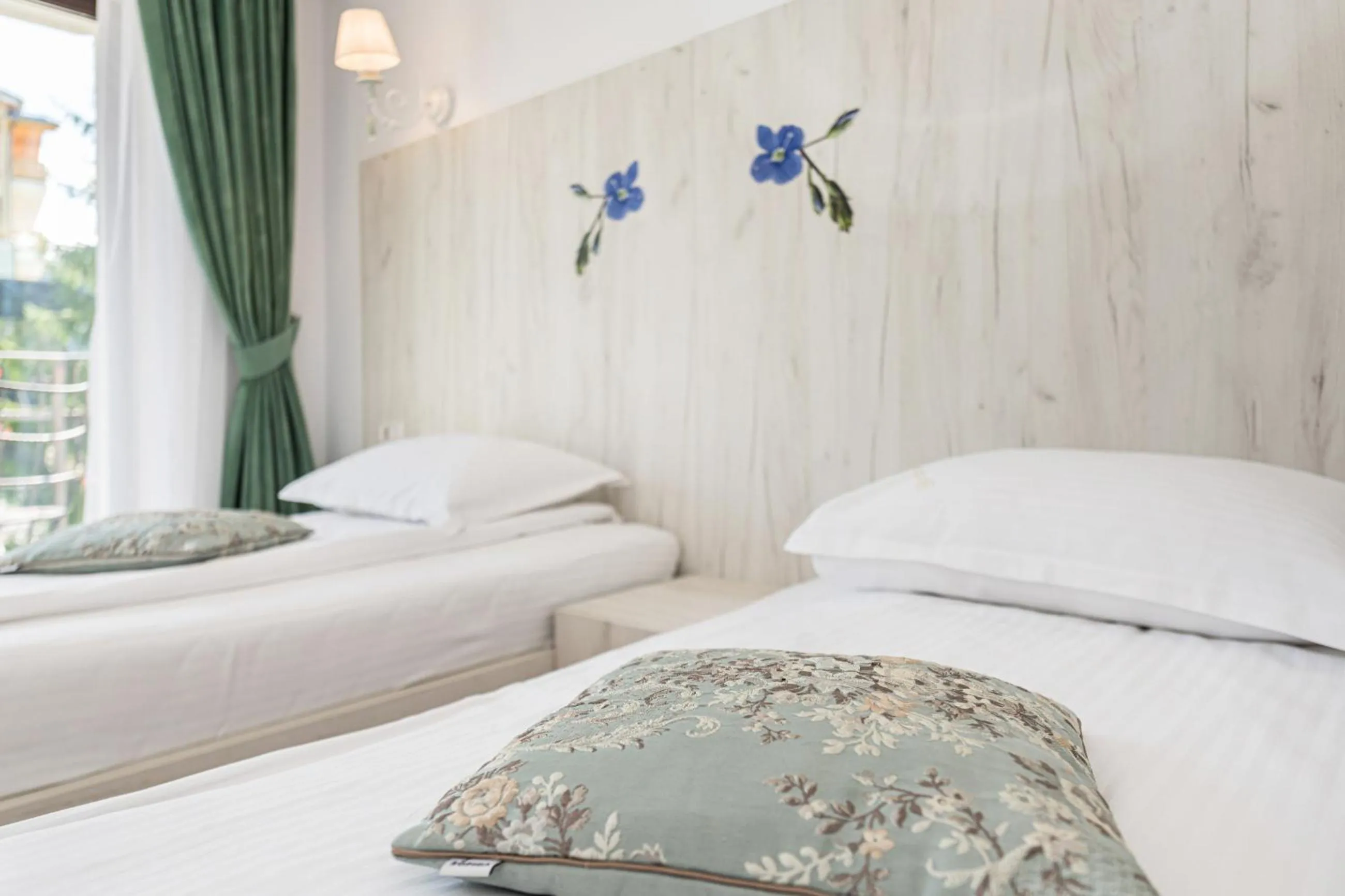 Bed in Pensiunea Hilltop