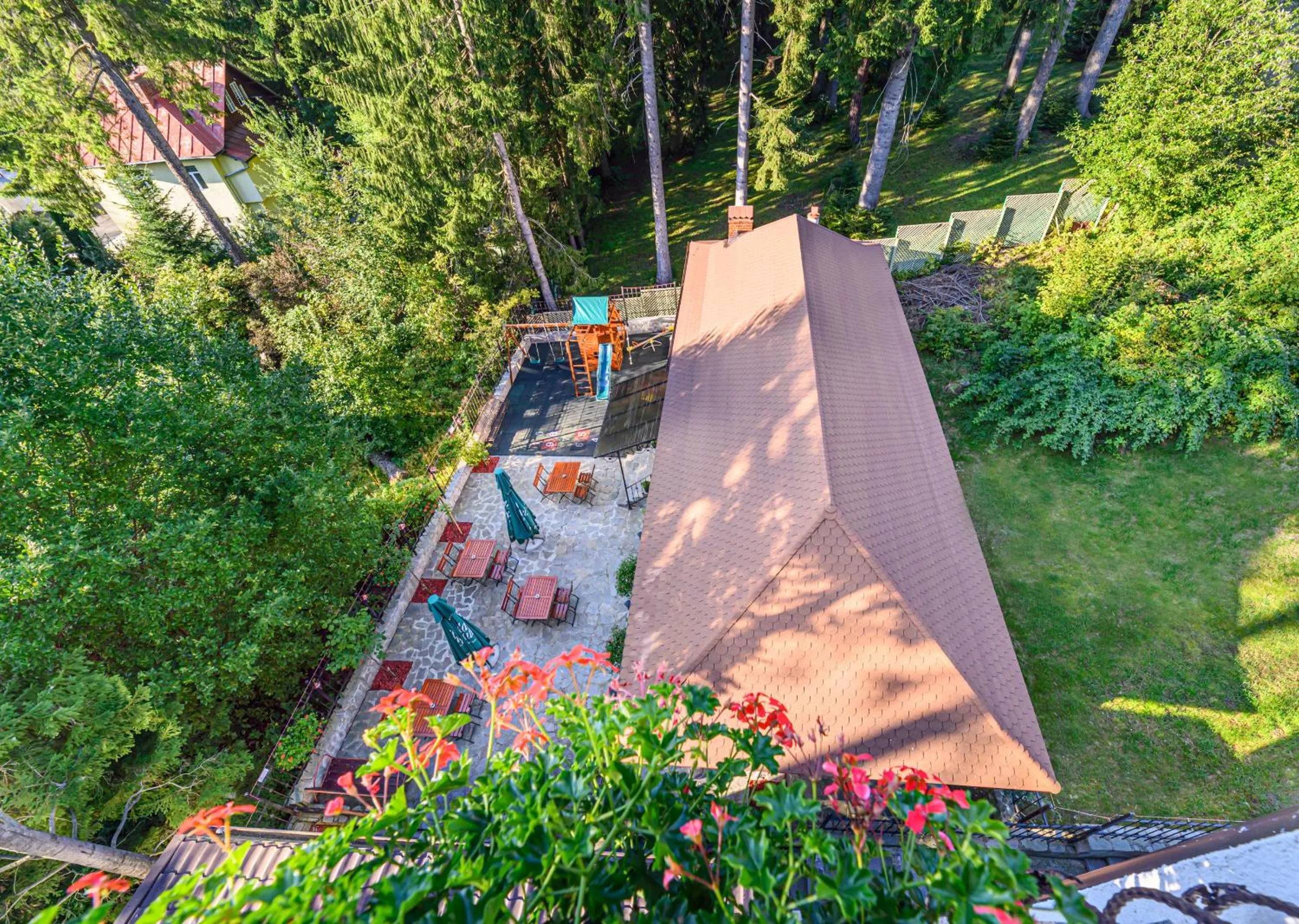 Property building in Pensiunea Hilltop