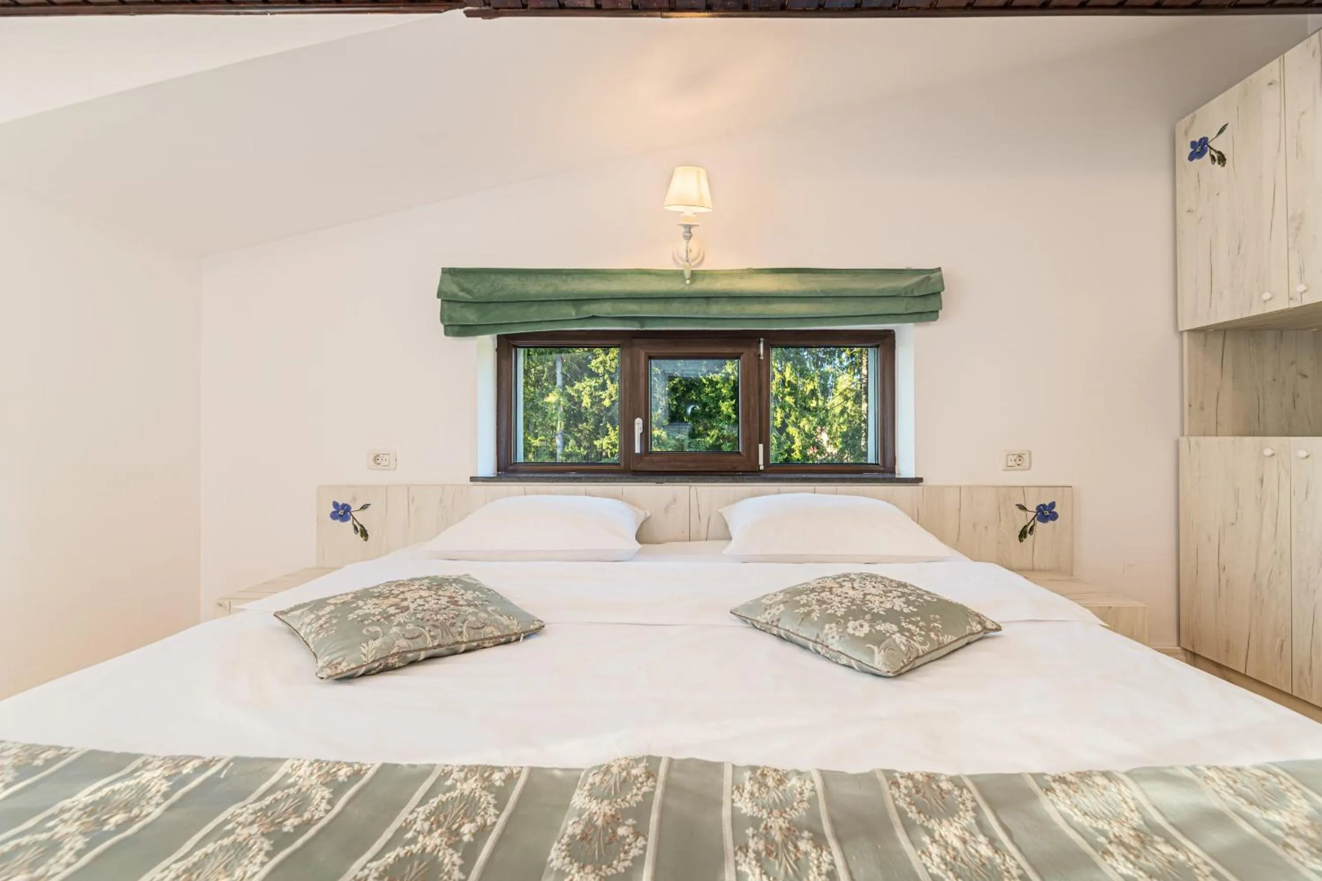 Bed in Pensiunea Hilltop