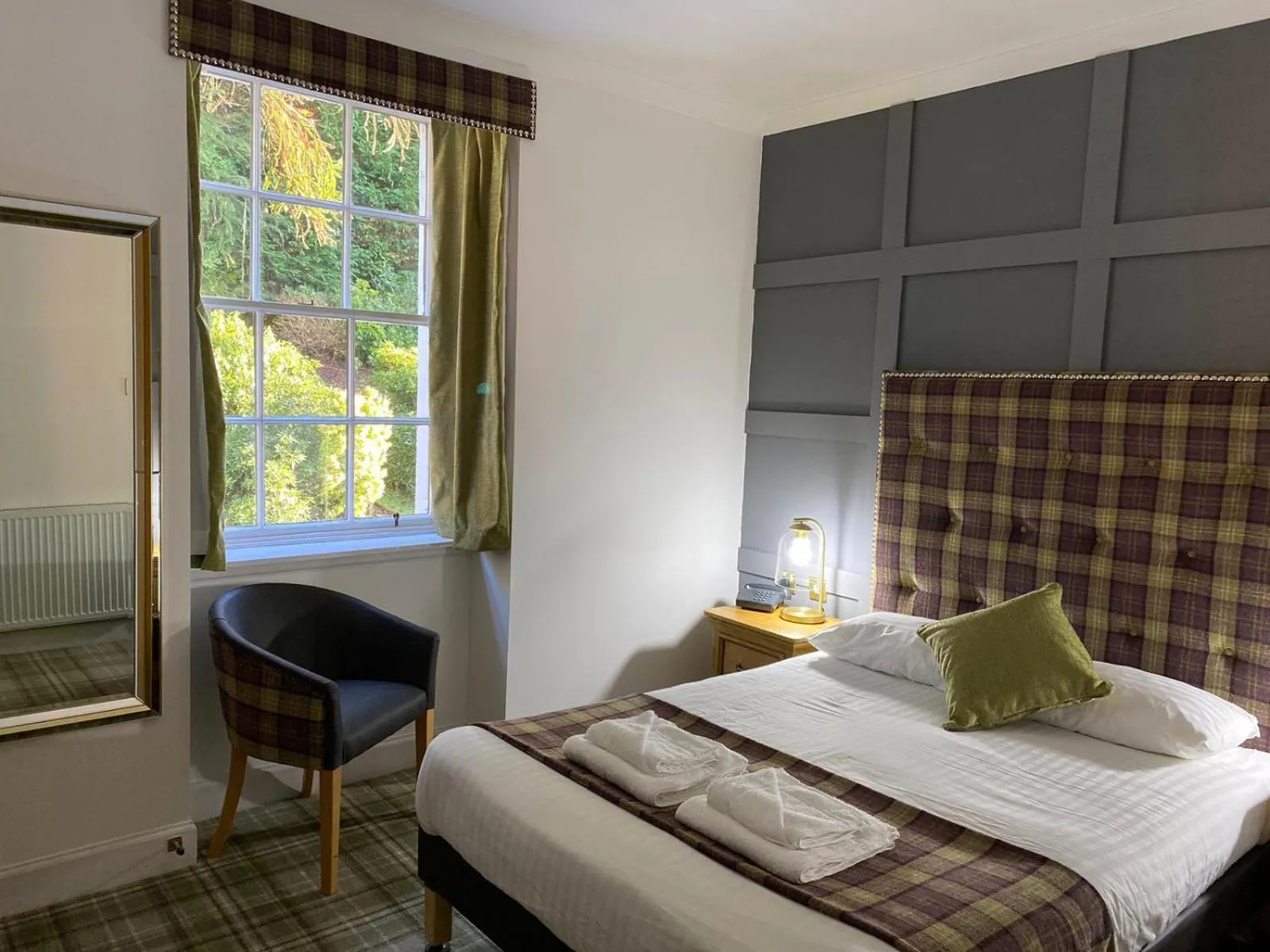 Bedroom, Bed in Royal Dunkeld Hotel