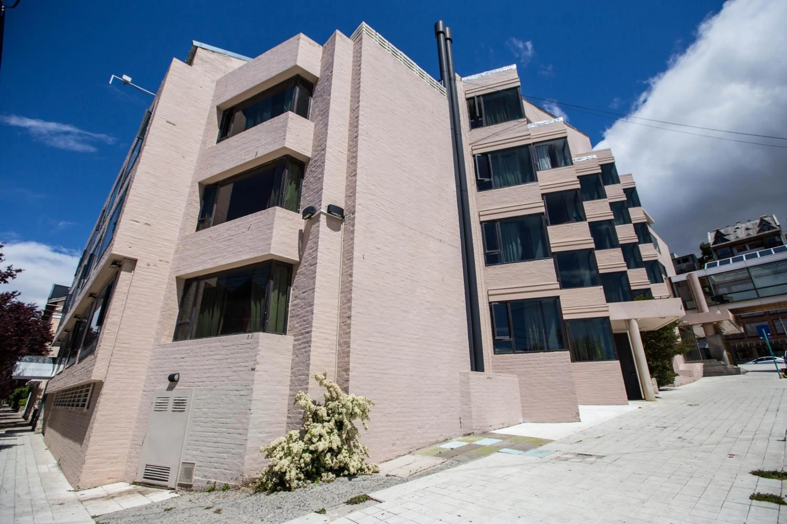 Facade/entrance in HOTEL BARILOCHE CITY