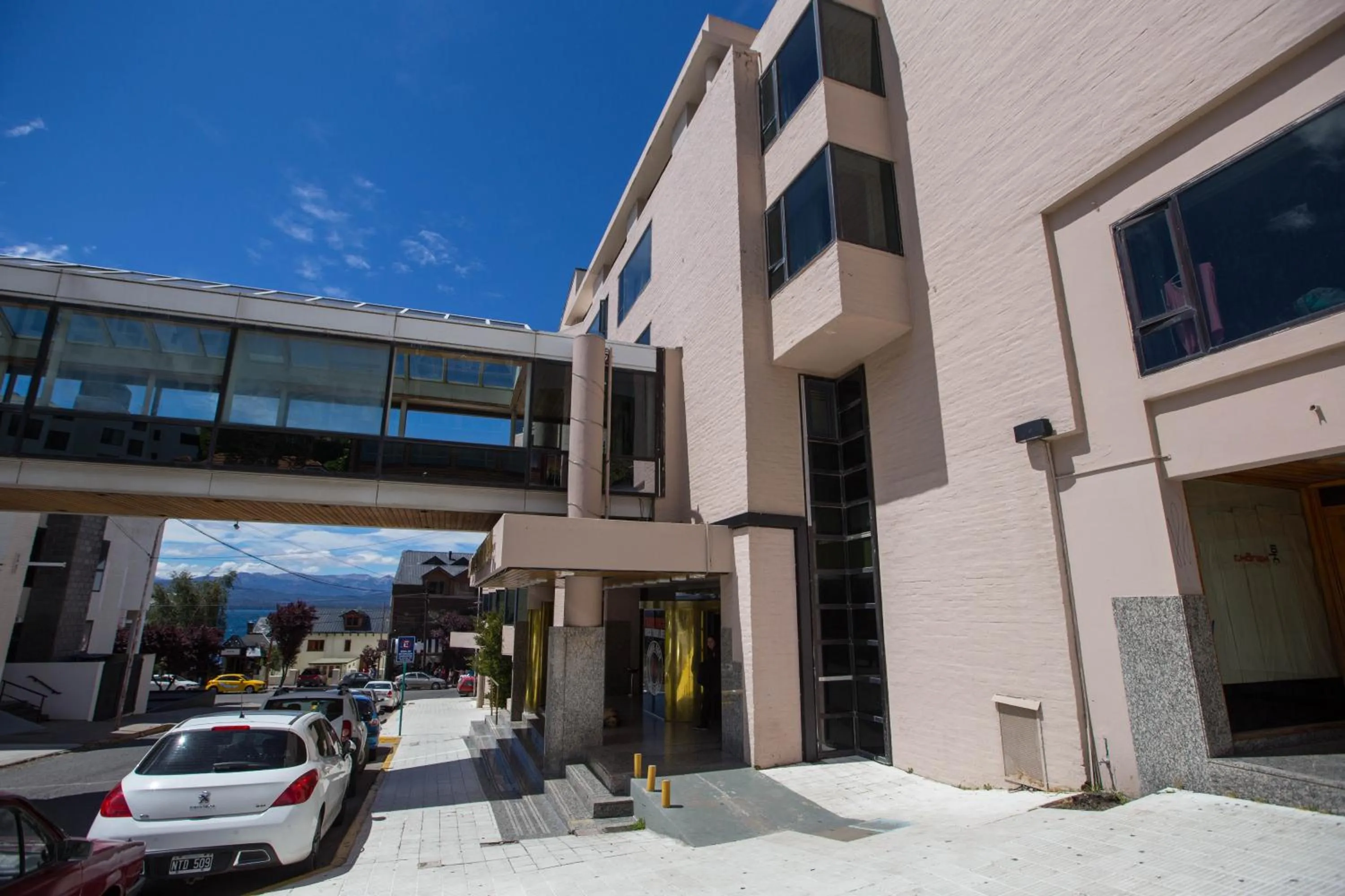 Facade/entrance in HOTEL BARILOCHE CITY