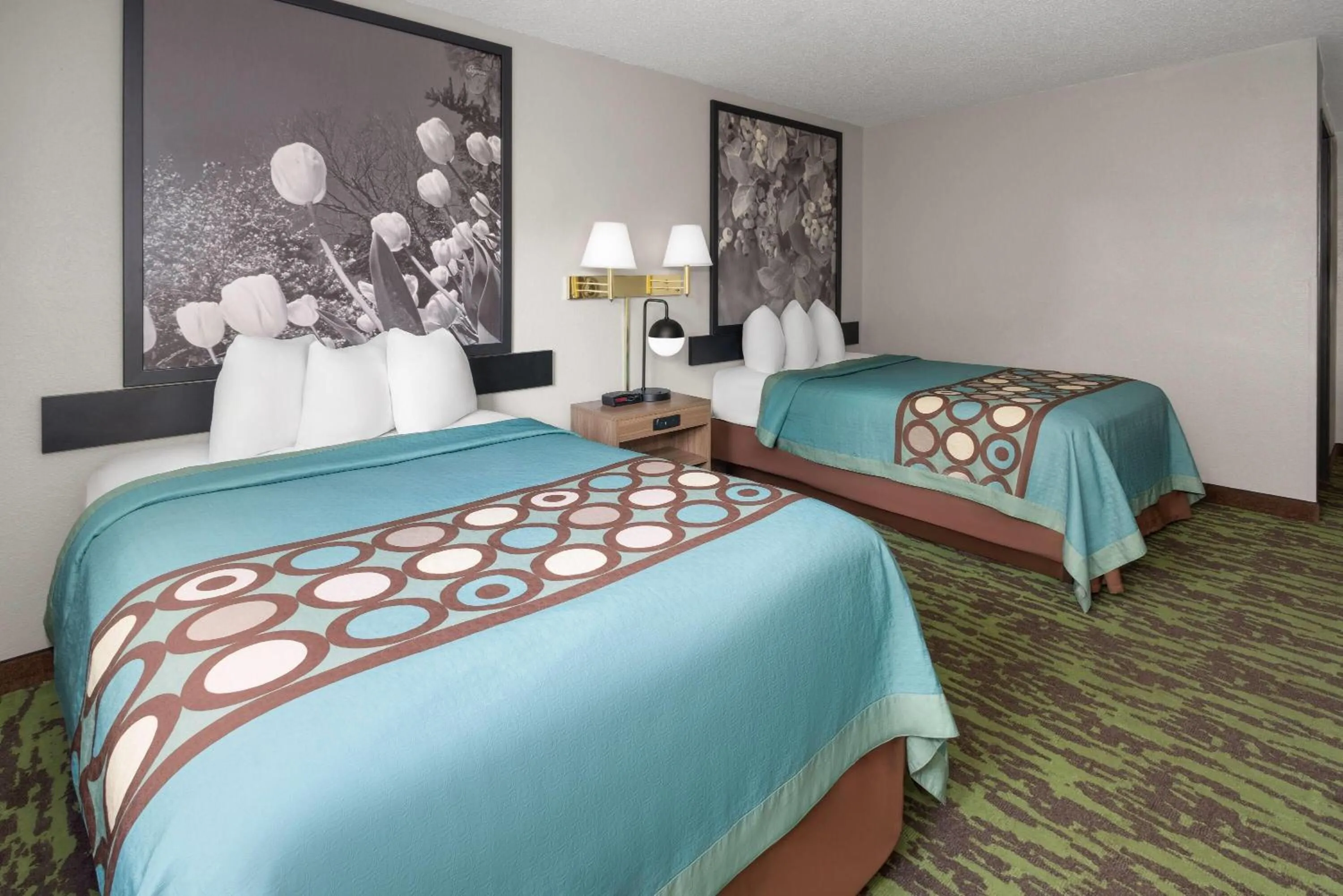 Photo of the whole room, Bed in Super 8 by Wyndham New Stanton