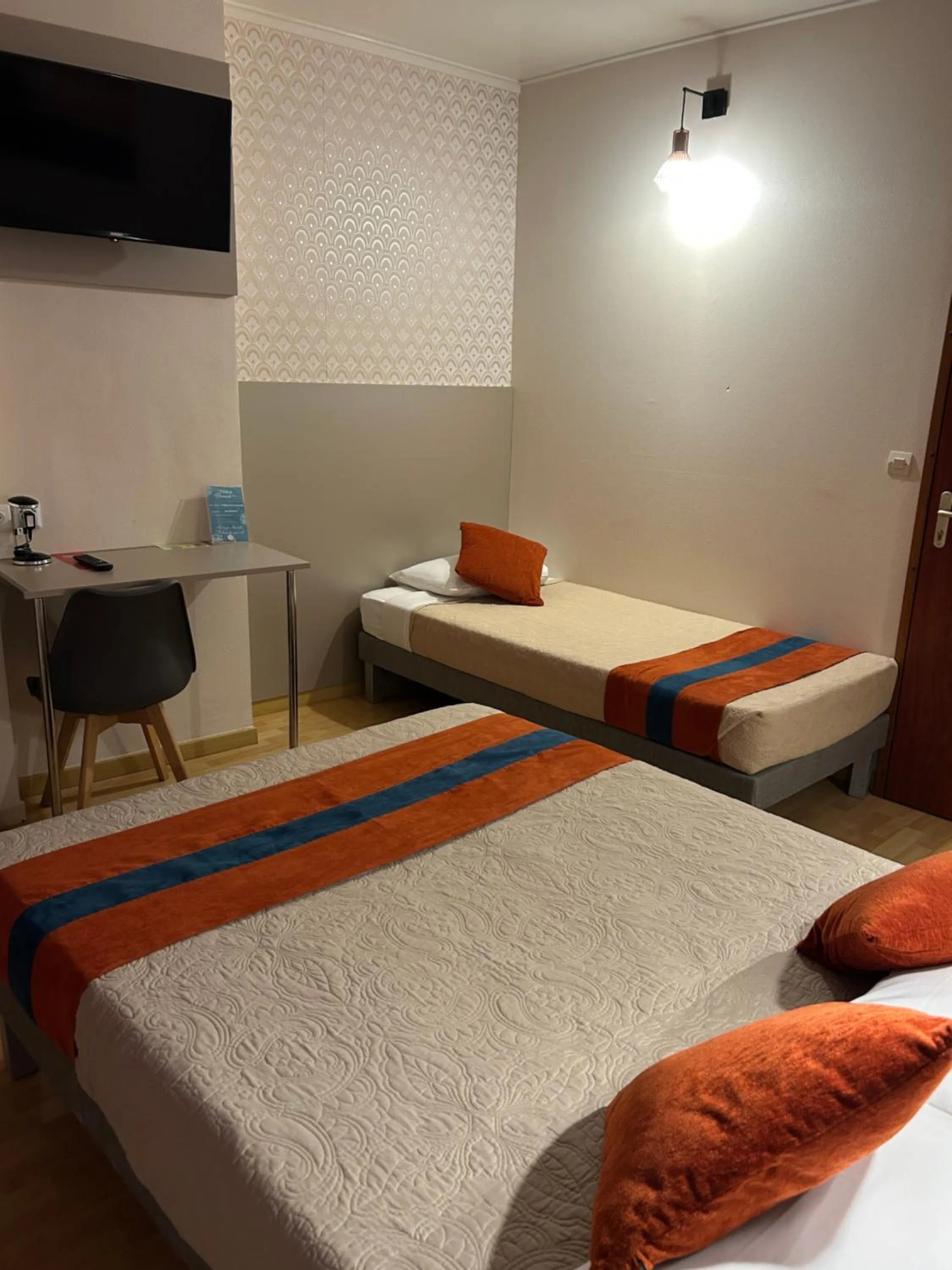 Bed in Hotel de Normandie