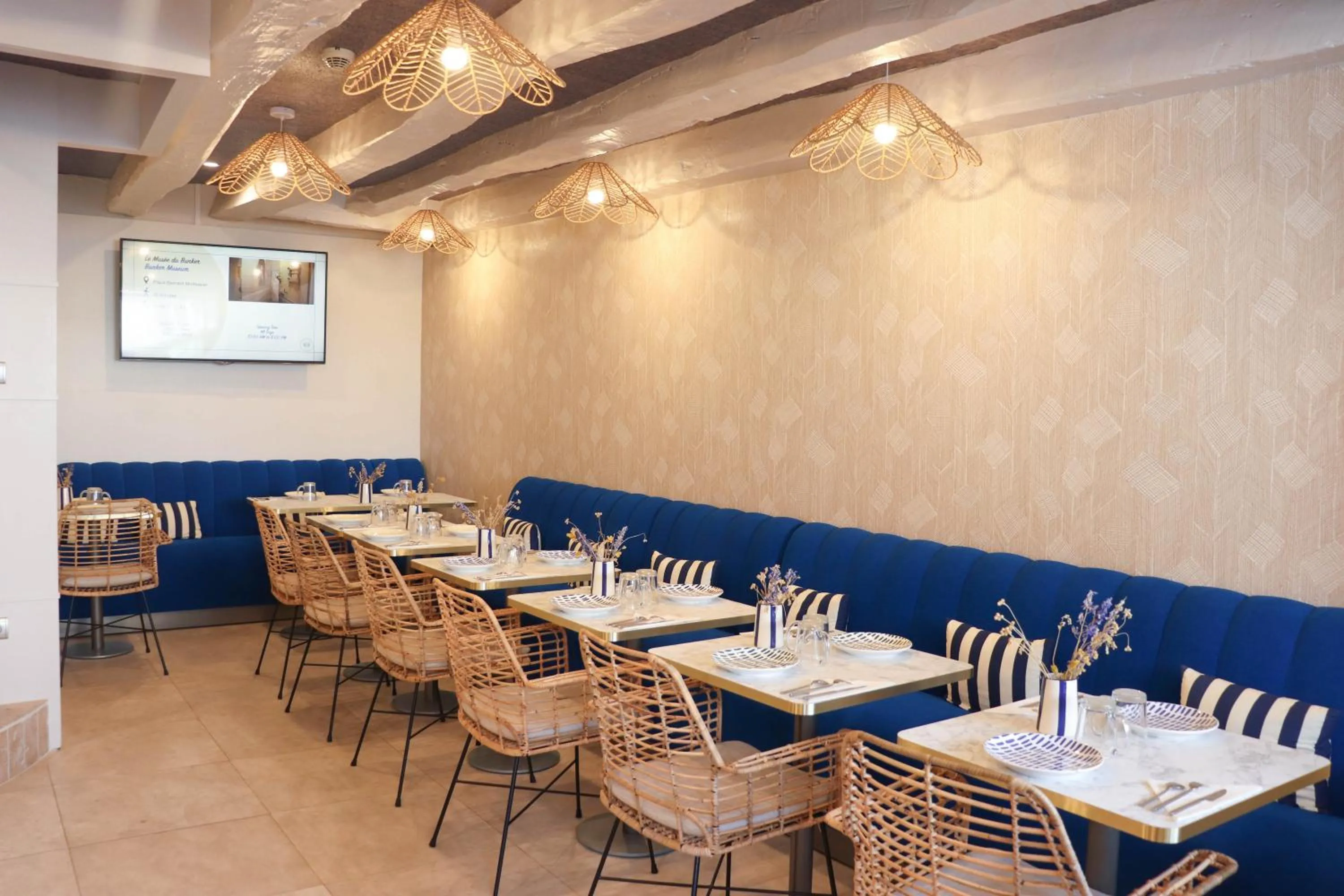 Dining area in Tour de Nesle La Rochelle Vieux Port 3 etoiles