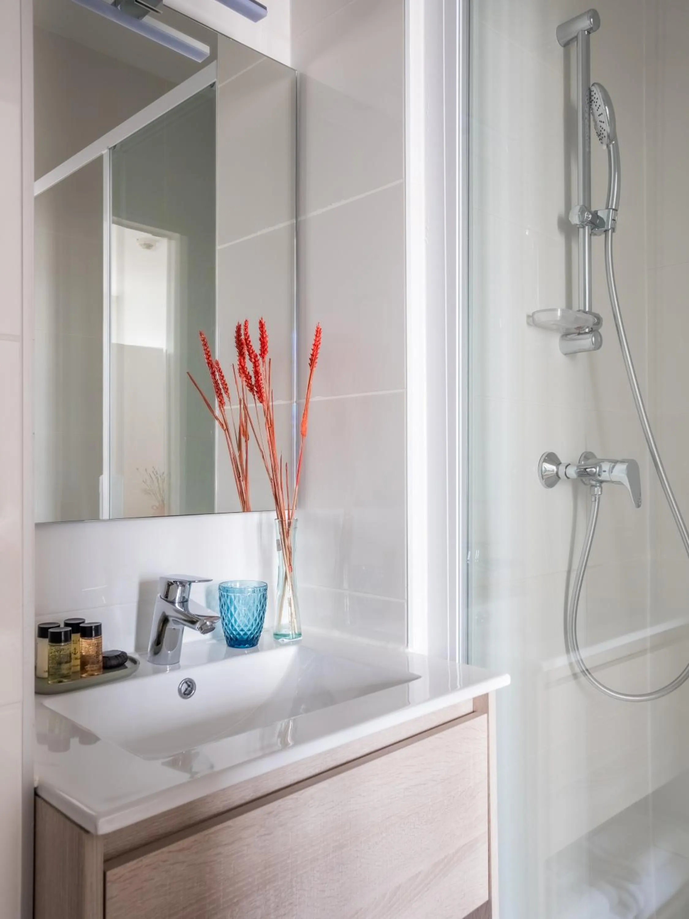 Bathroom in Tour de Nesle La Rochelle Vieux Port 3 etoiles