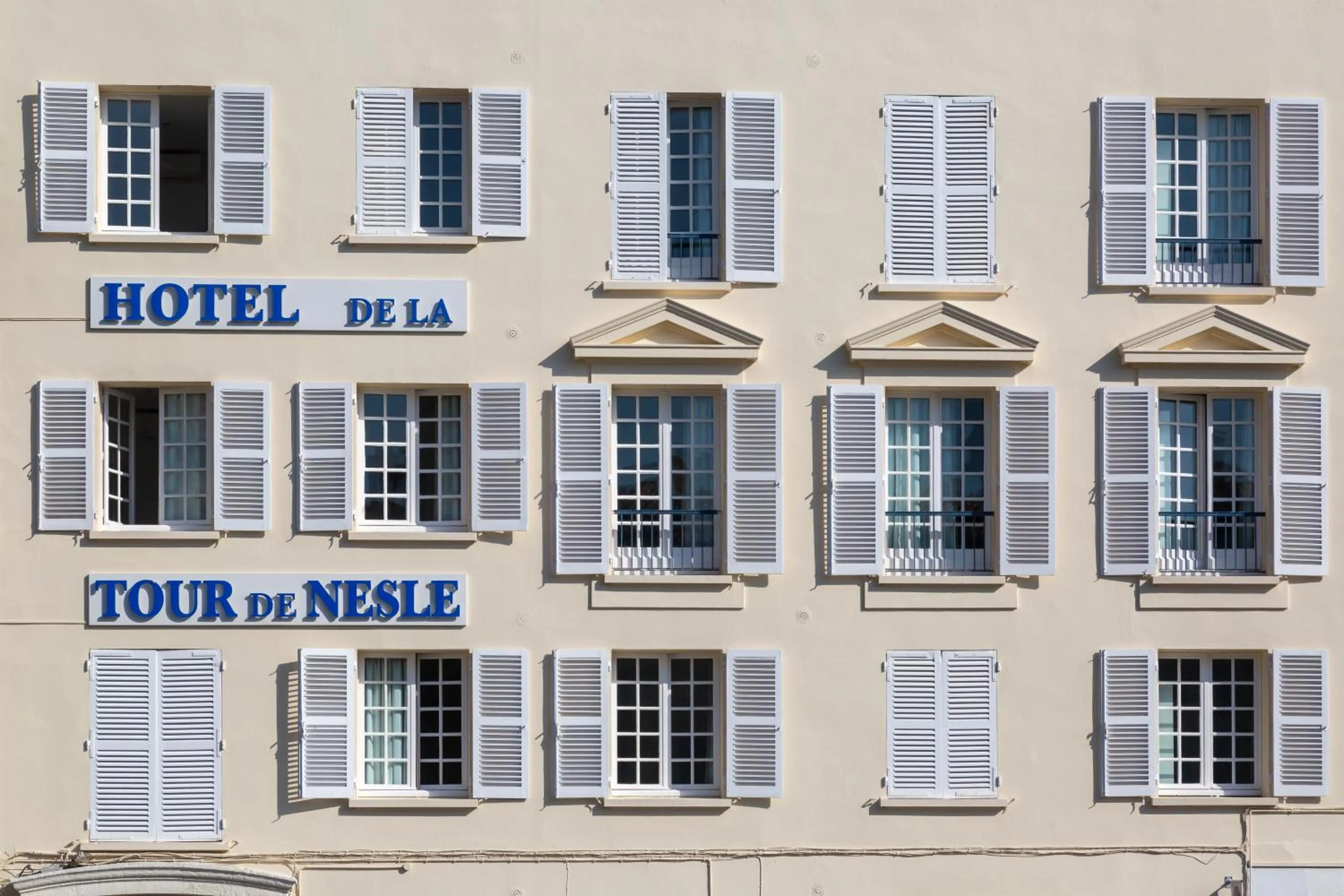 Property building in Tour de Nesle La Rochelle Vieux Port 3 etoiles
