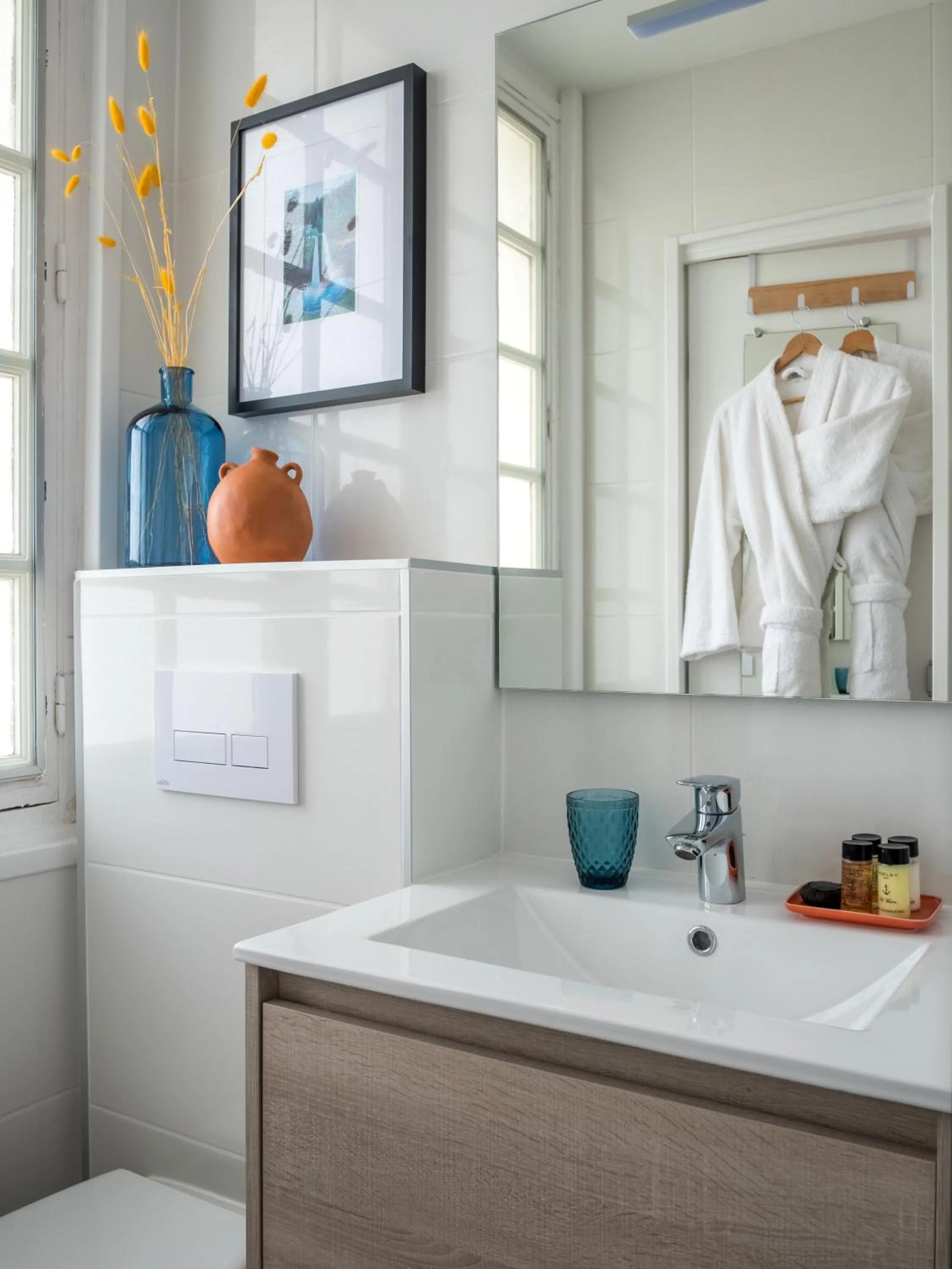 Bathroom in Tour de Nesle La Rochelle Vieux Port 3 etoiles