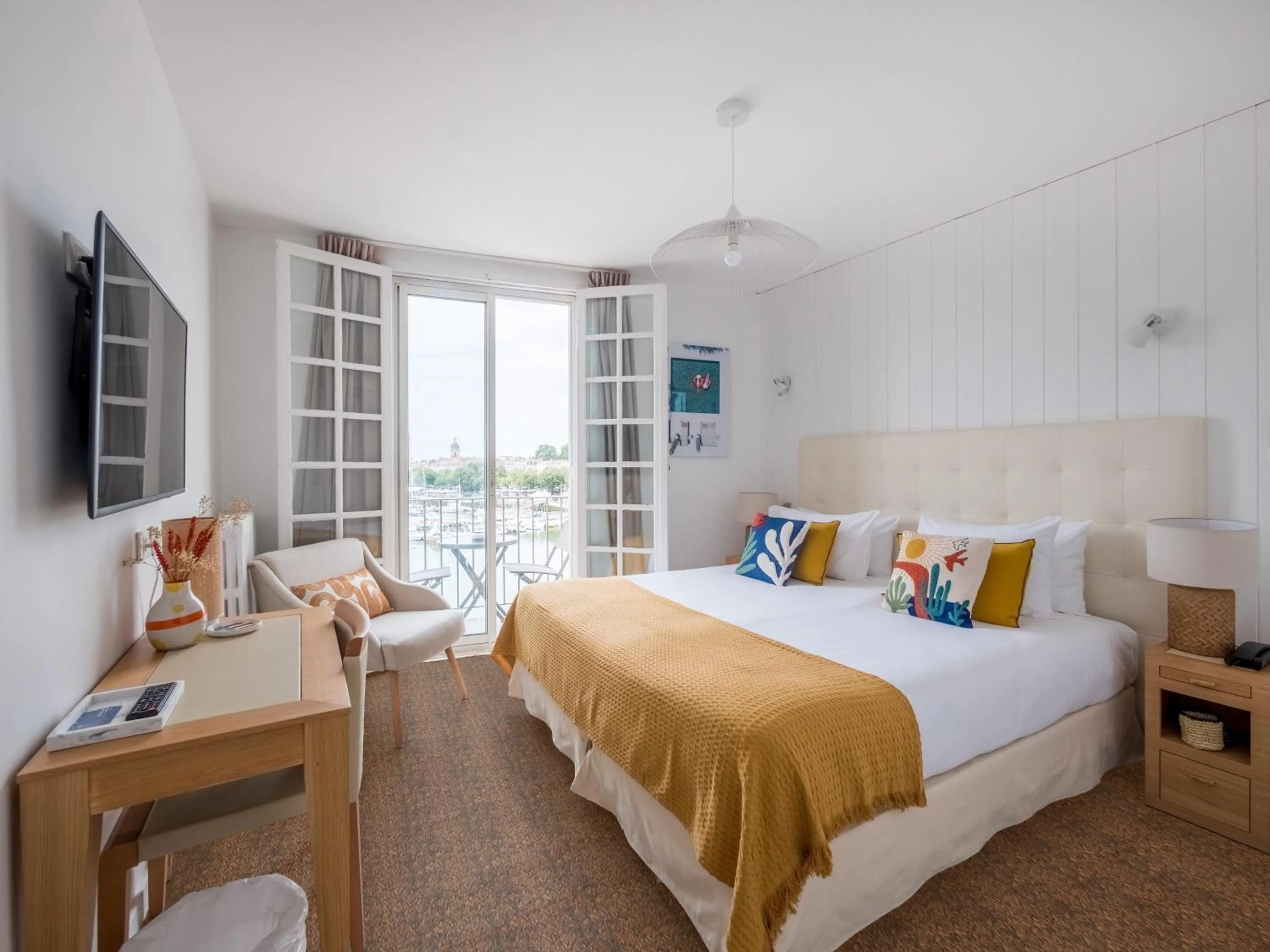 View (from property/room), Bed in Tour de Nesle La Rochelle Vieux Port 3 etoiles