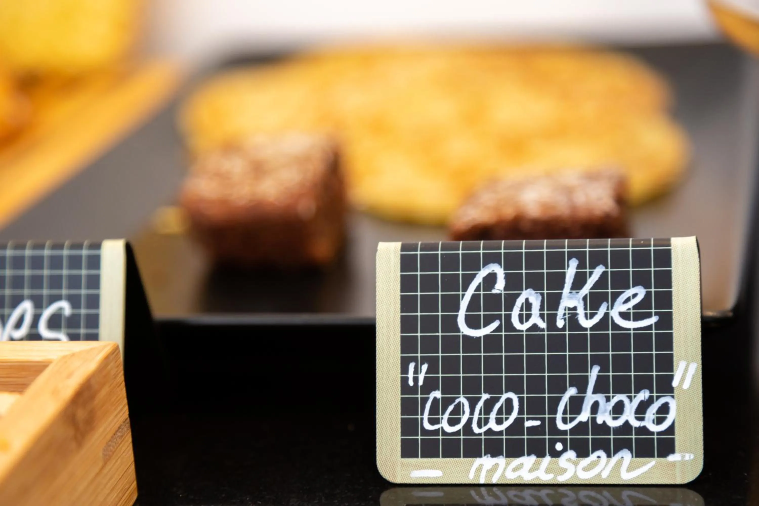 Food and drinks in Tour de Nesle La Rochelle Vieux Port 3 etoiles