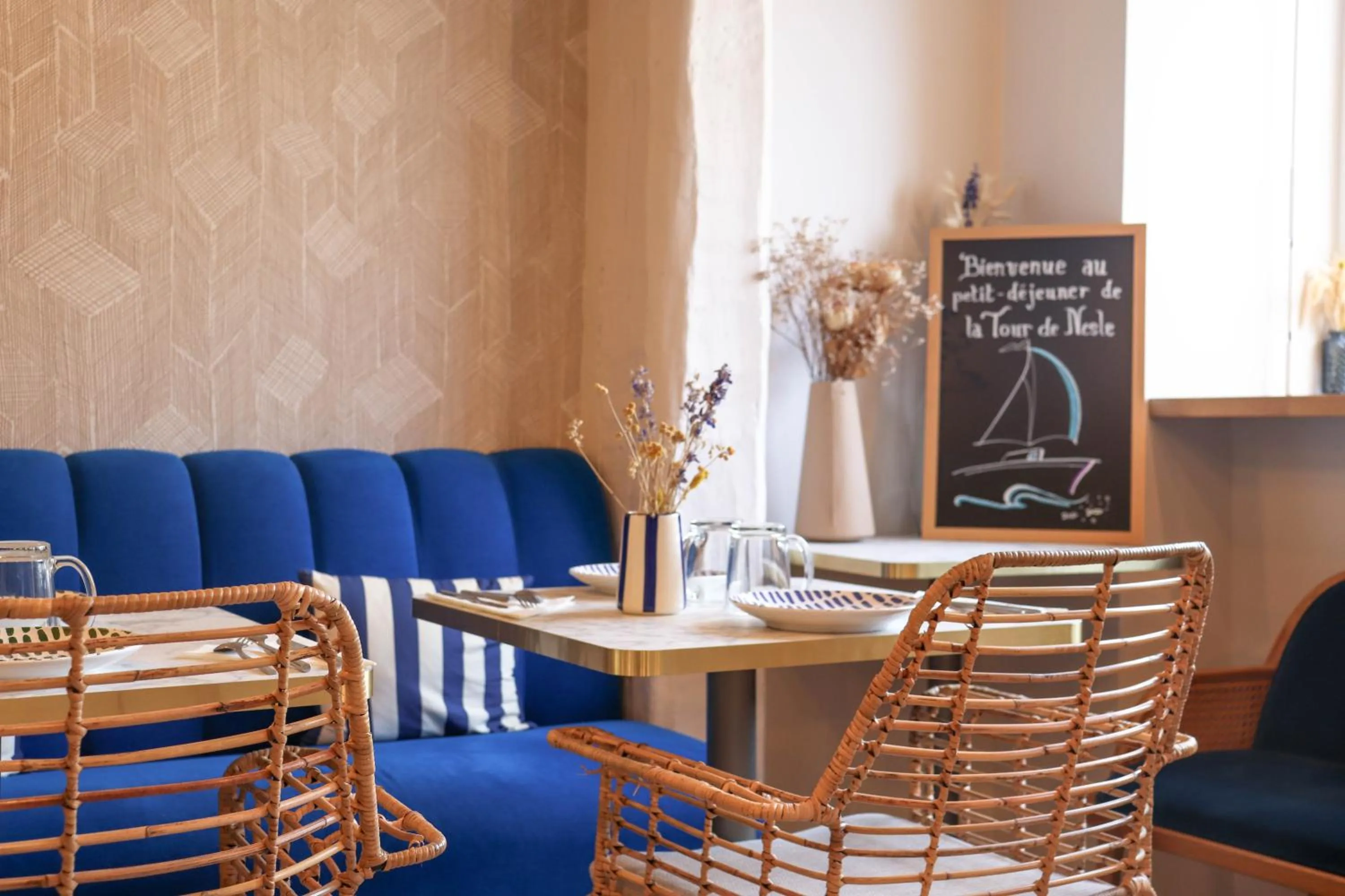 Dining area in Tour de Nesle La Rochelle Vieux Port 3 etoiles