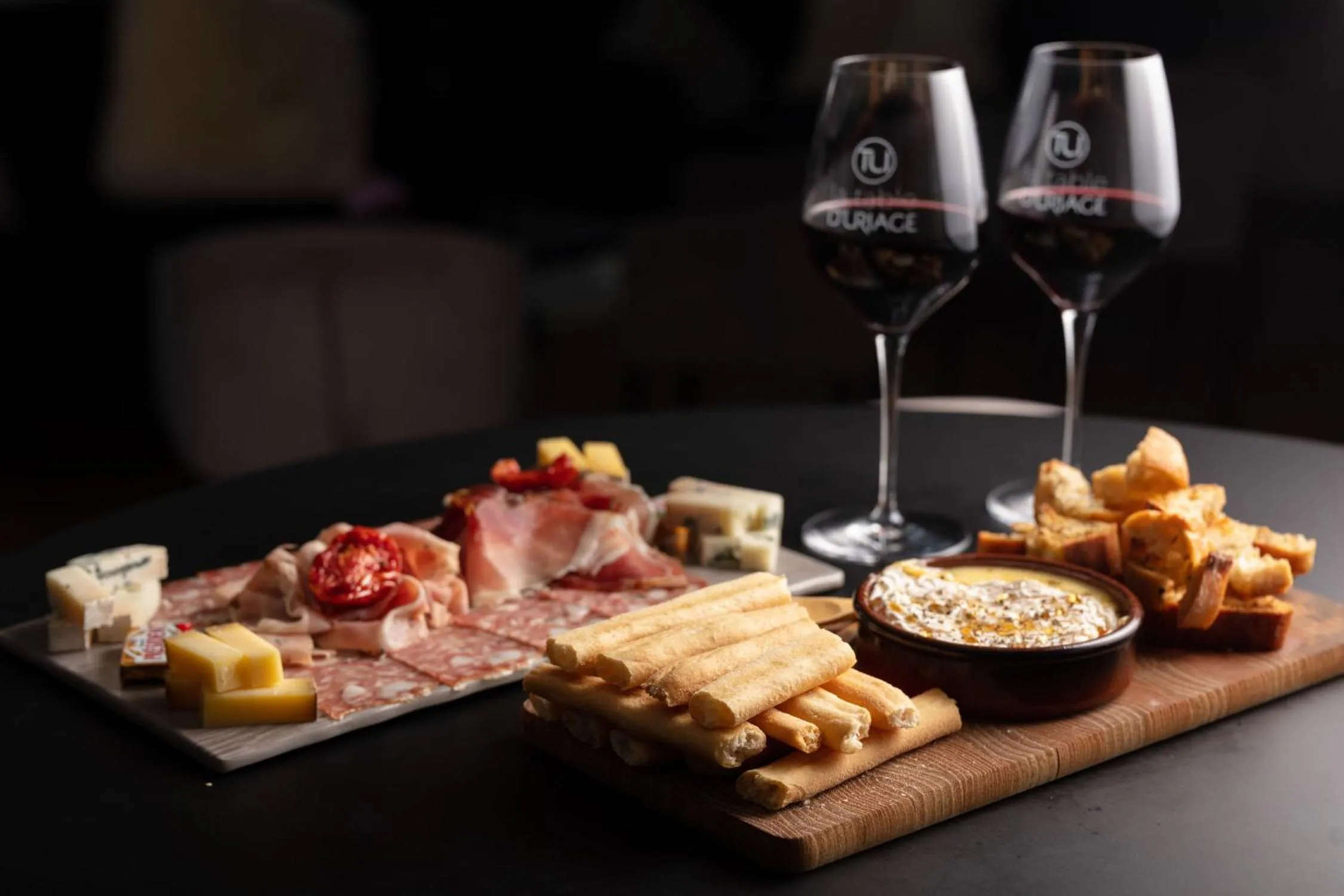 Lounge or bar in Grand Hôtel & Spa Uriage