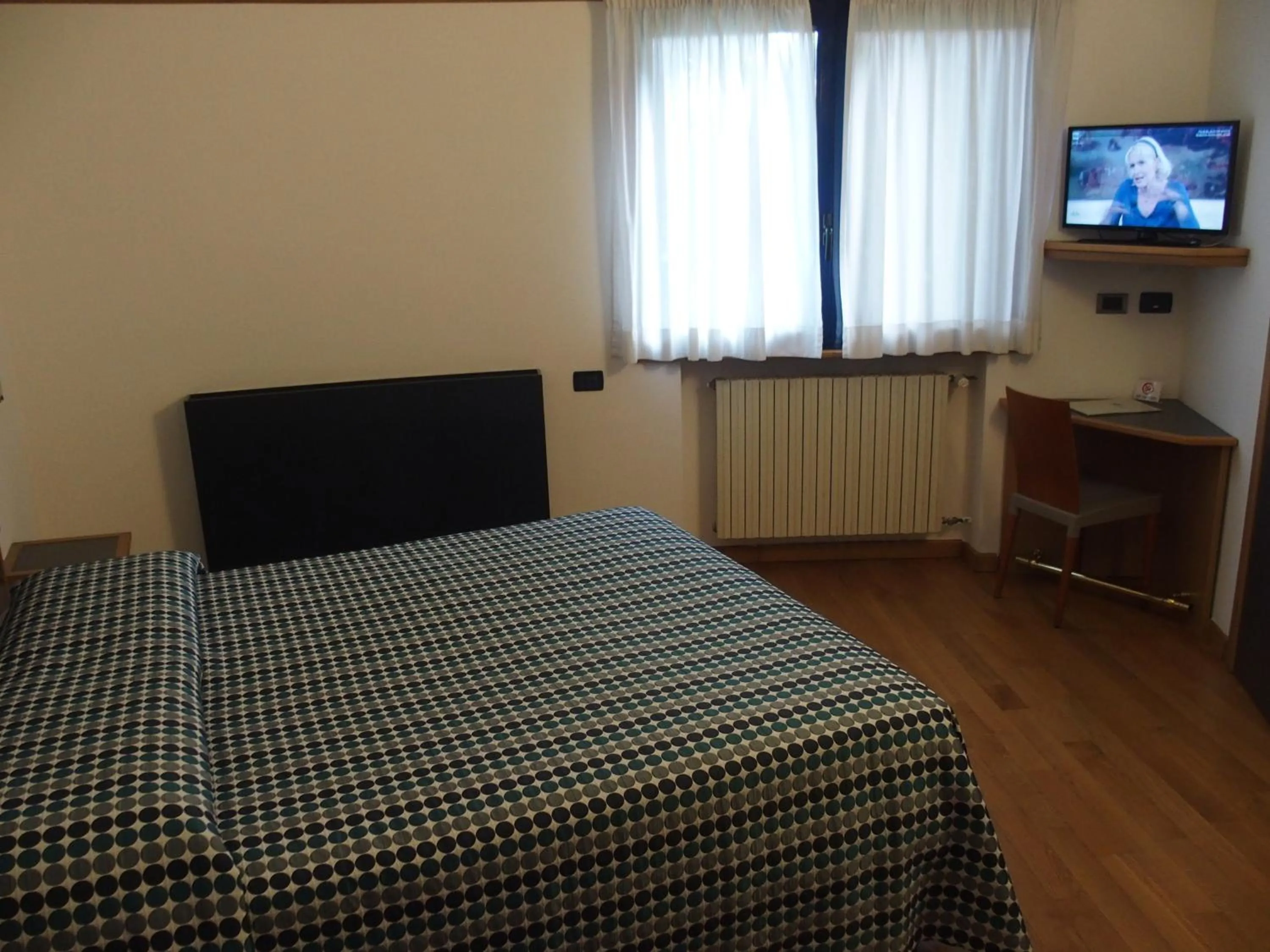 Photo of the whole room, Bed in Hotel Eden