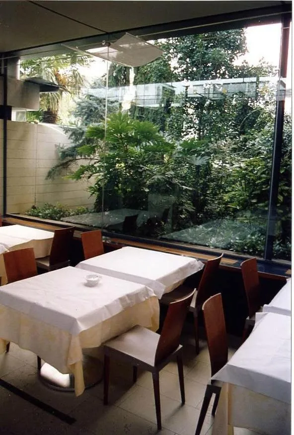 Restaurant/places to eat in Hotel Eden