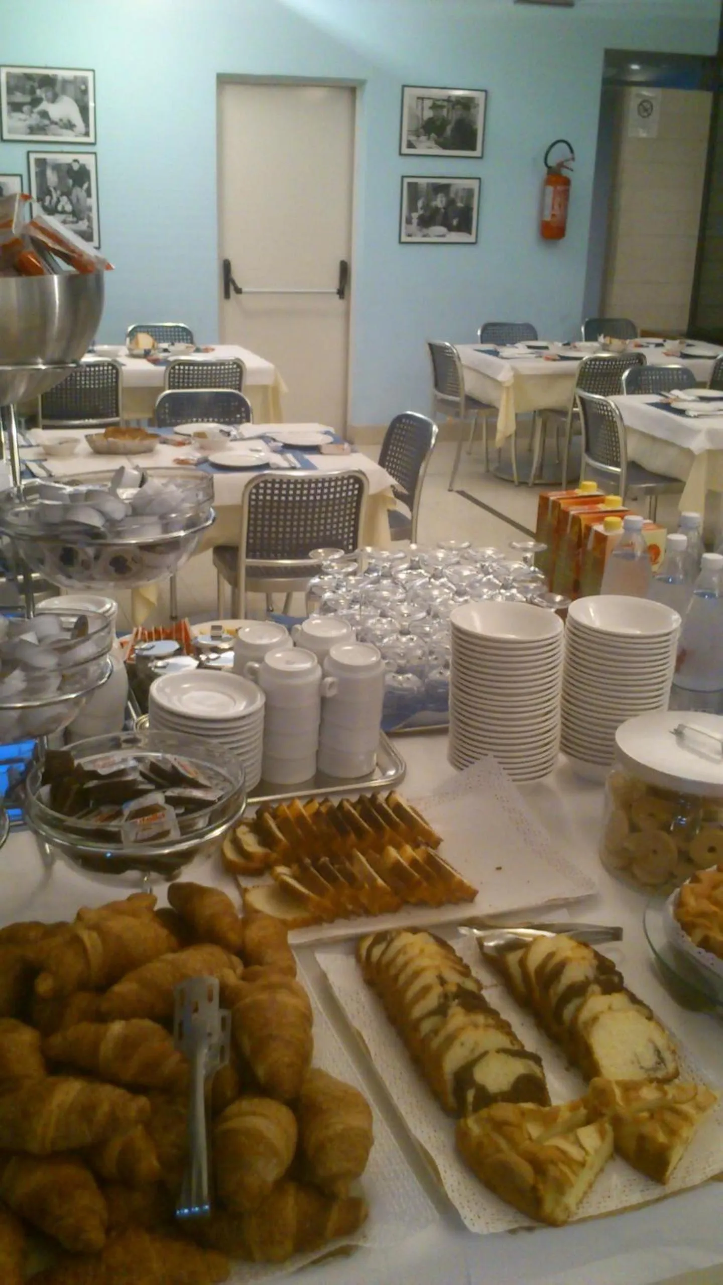 Restaurant/places to eat in Hotel Eden