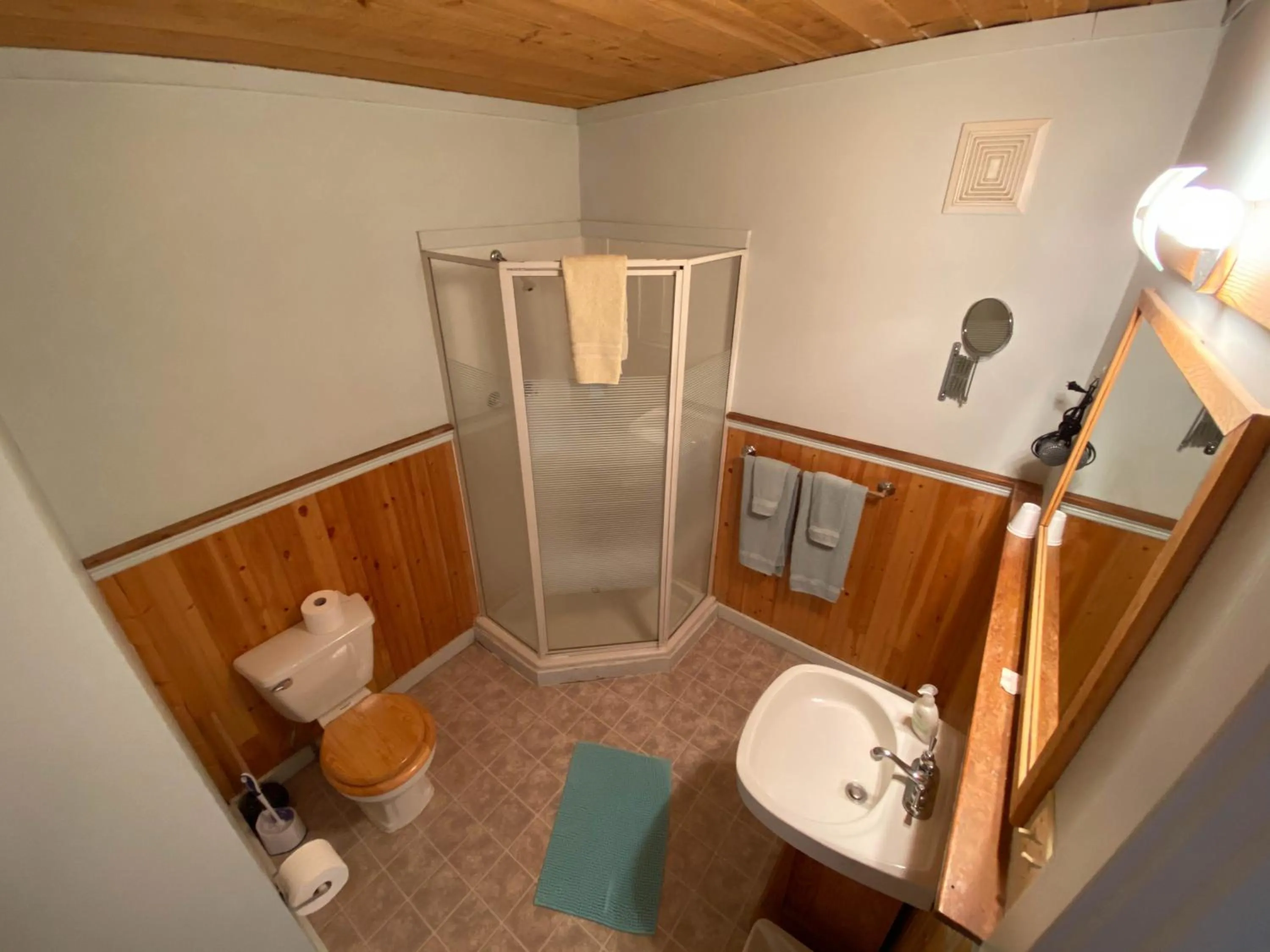 Bathroom in Historic Hotel Bayview