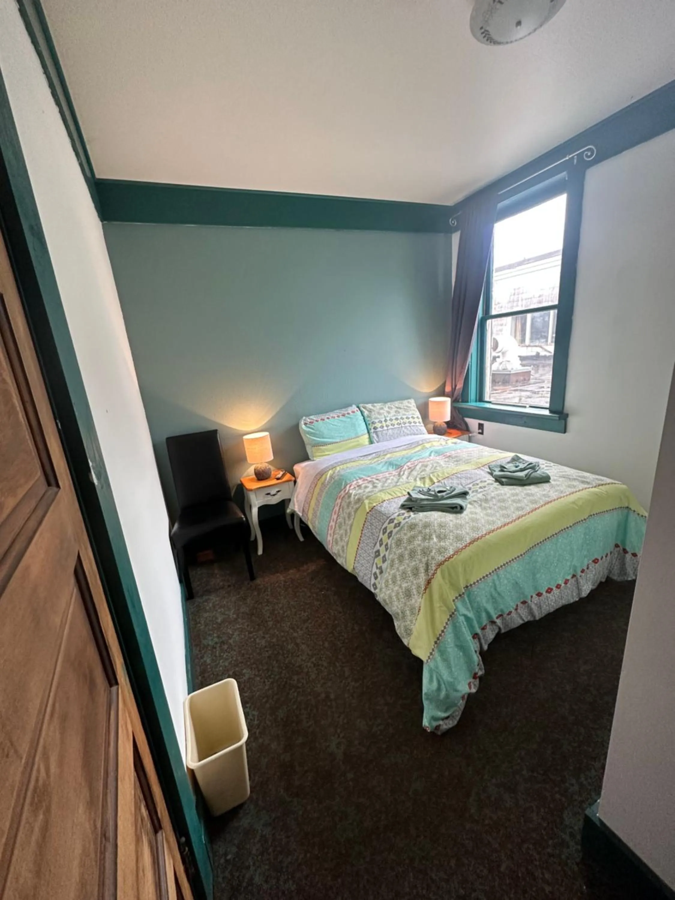 Bed in Historic Hotel Bayview