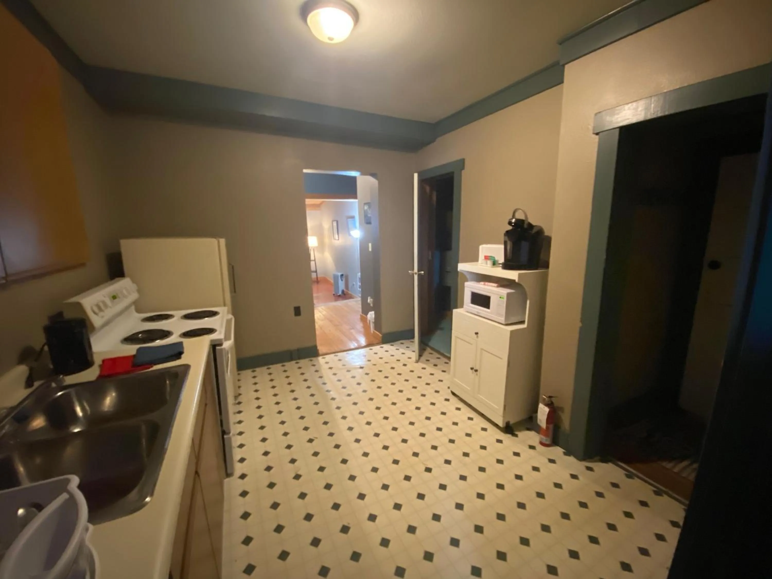 Kitchen or kitchenette in Historic Hotel Bayview