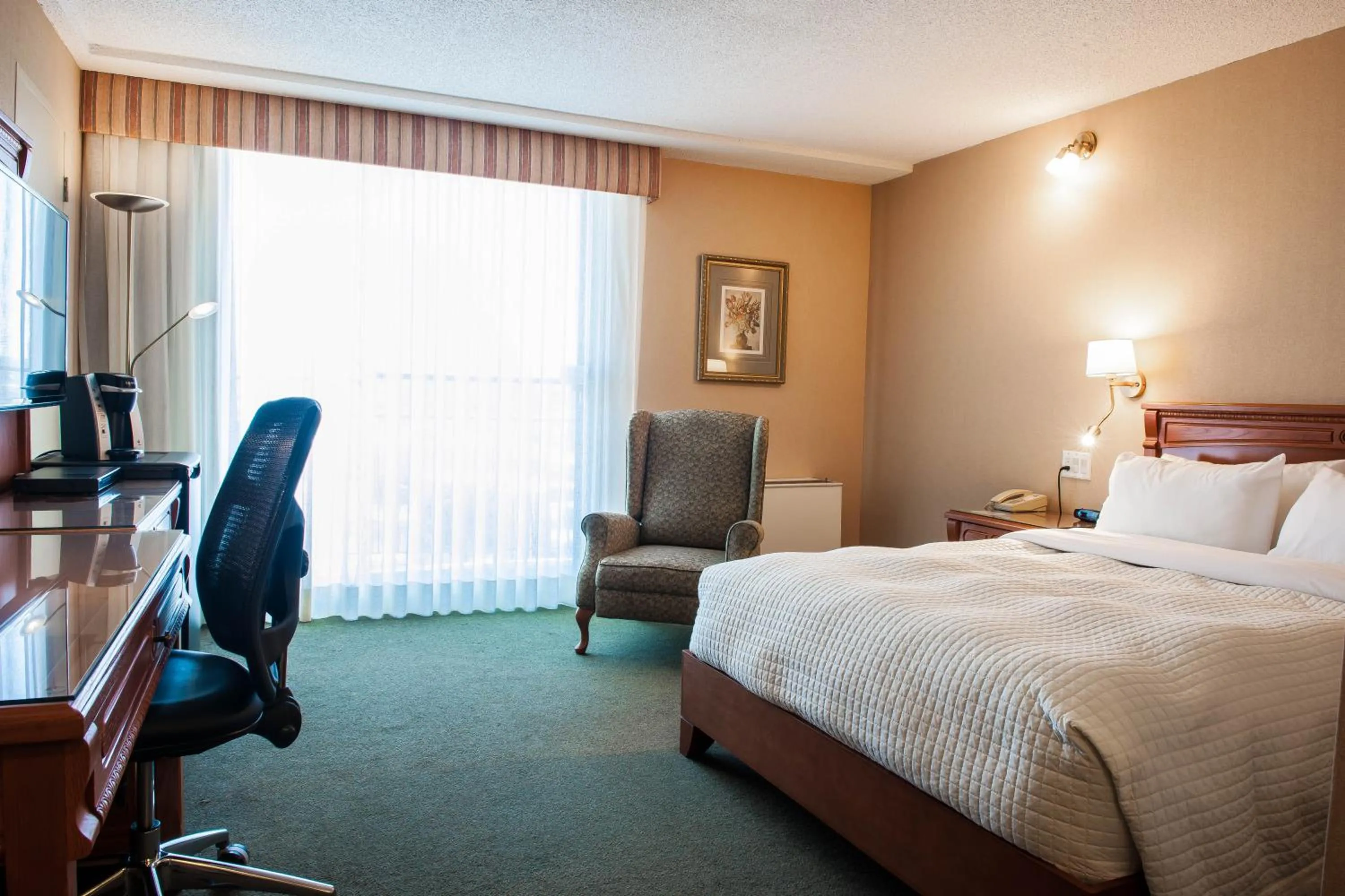 Bedroom, Bed in Hôtel Castel