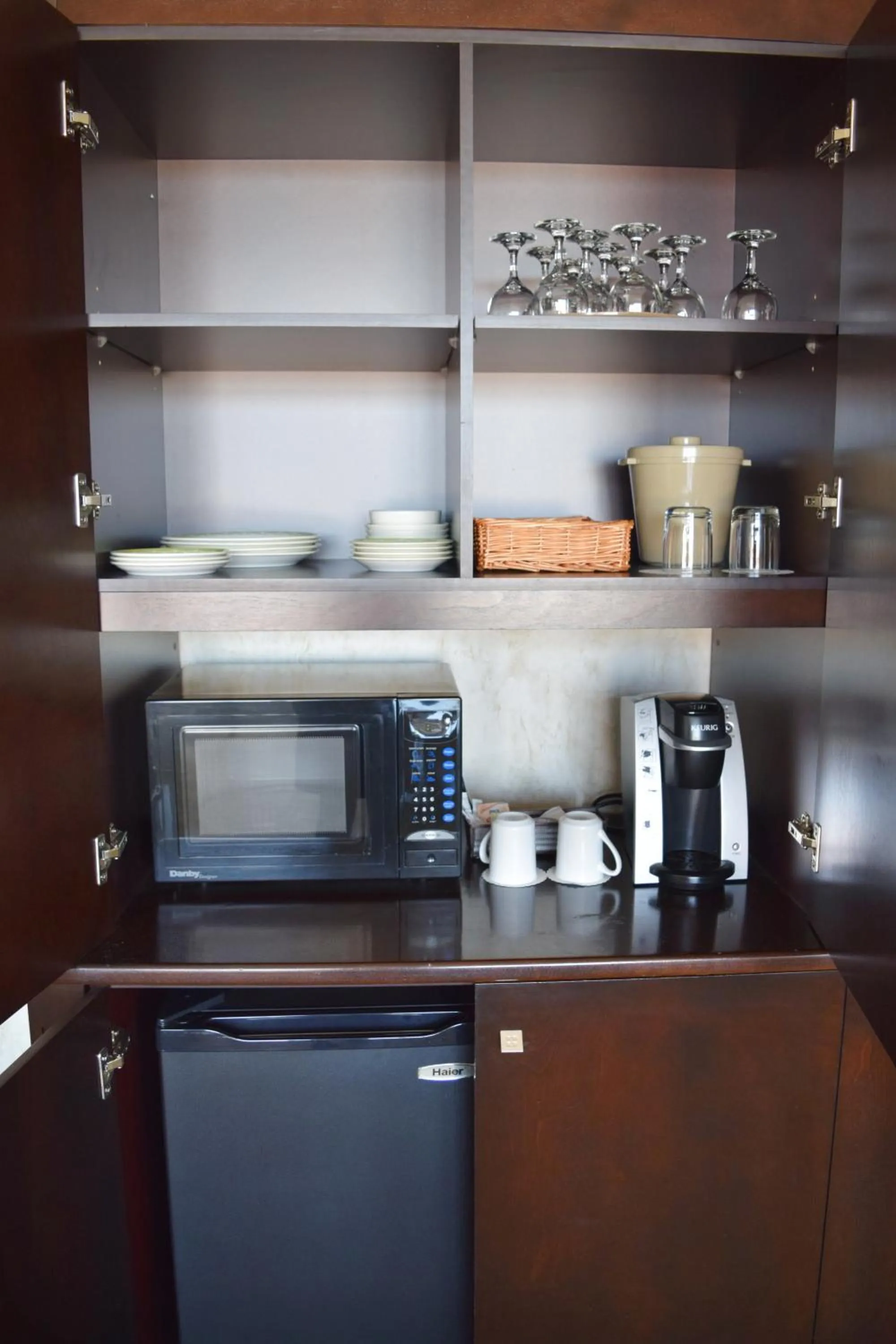 Coffee/tea facilities in Hôtel Castel