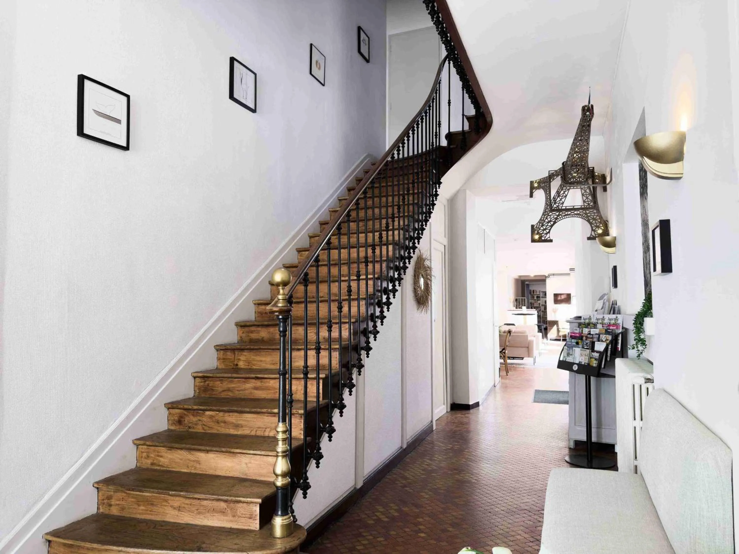 Property building in Hotel de Paris