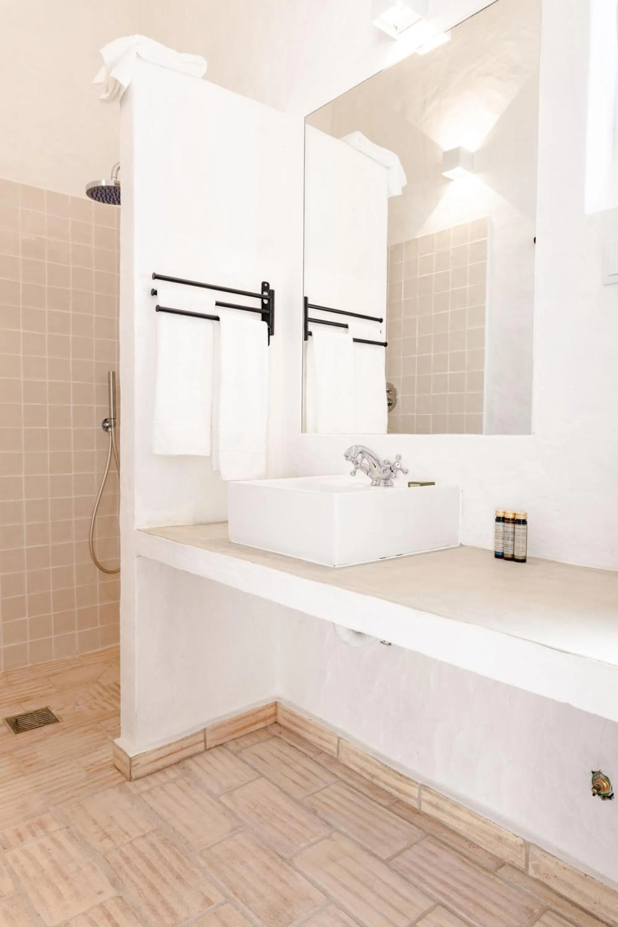 Shower in Casa das Cegonhas