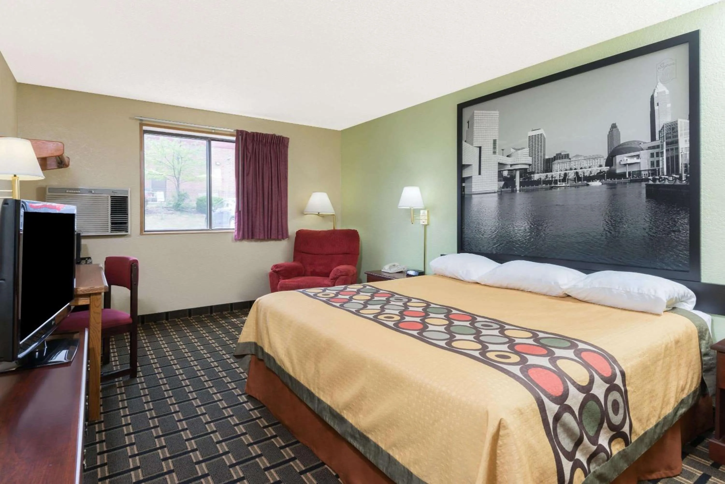 Photo of the whole room, Bed in Super 8 by Wyndham Twinsburg/Cleveland Area