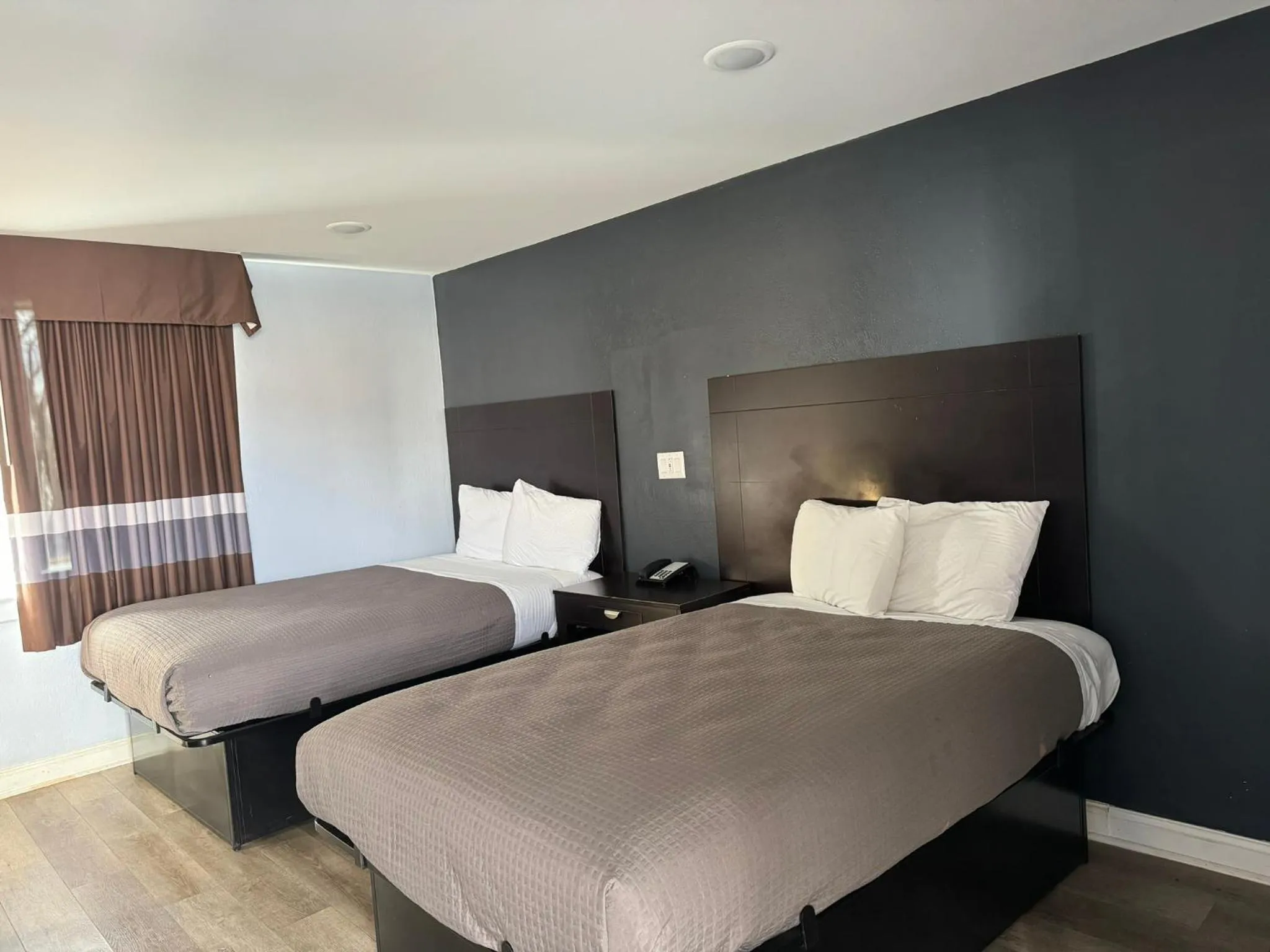 Bed in Budget Inn Danville