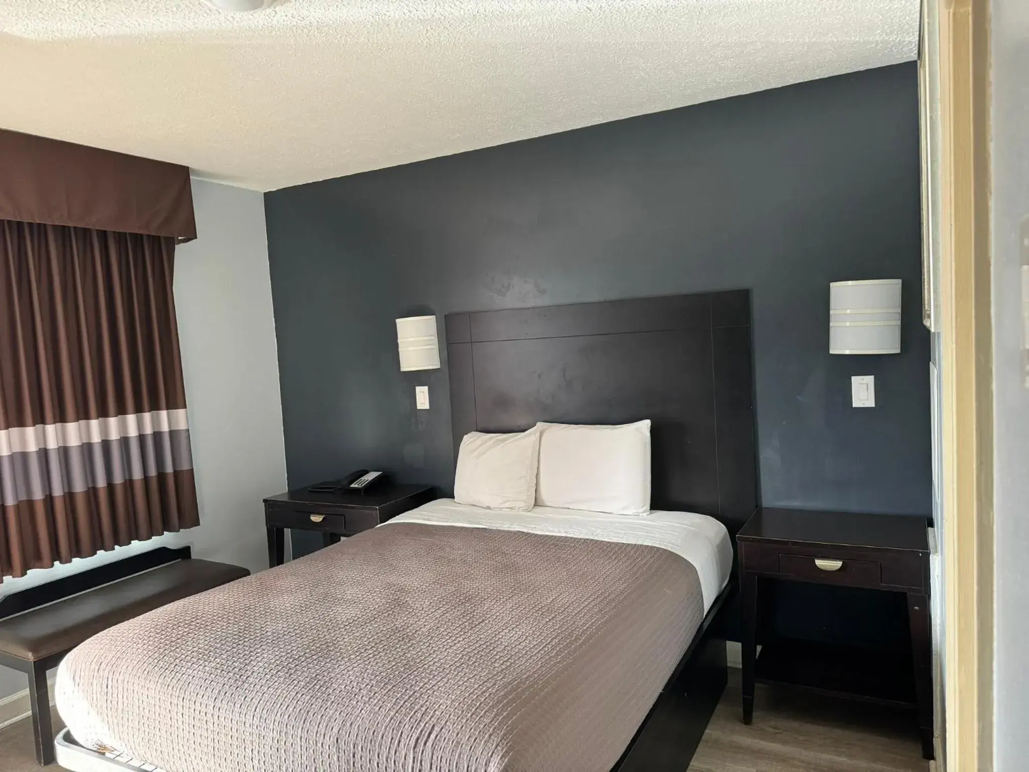 King Room - single occupancy in Budget Inn Danville King Room - single occupancy in Budget Inn Danville