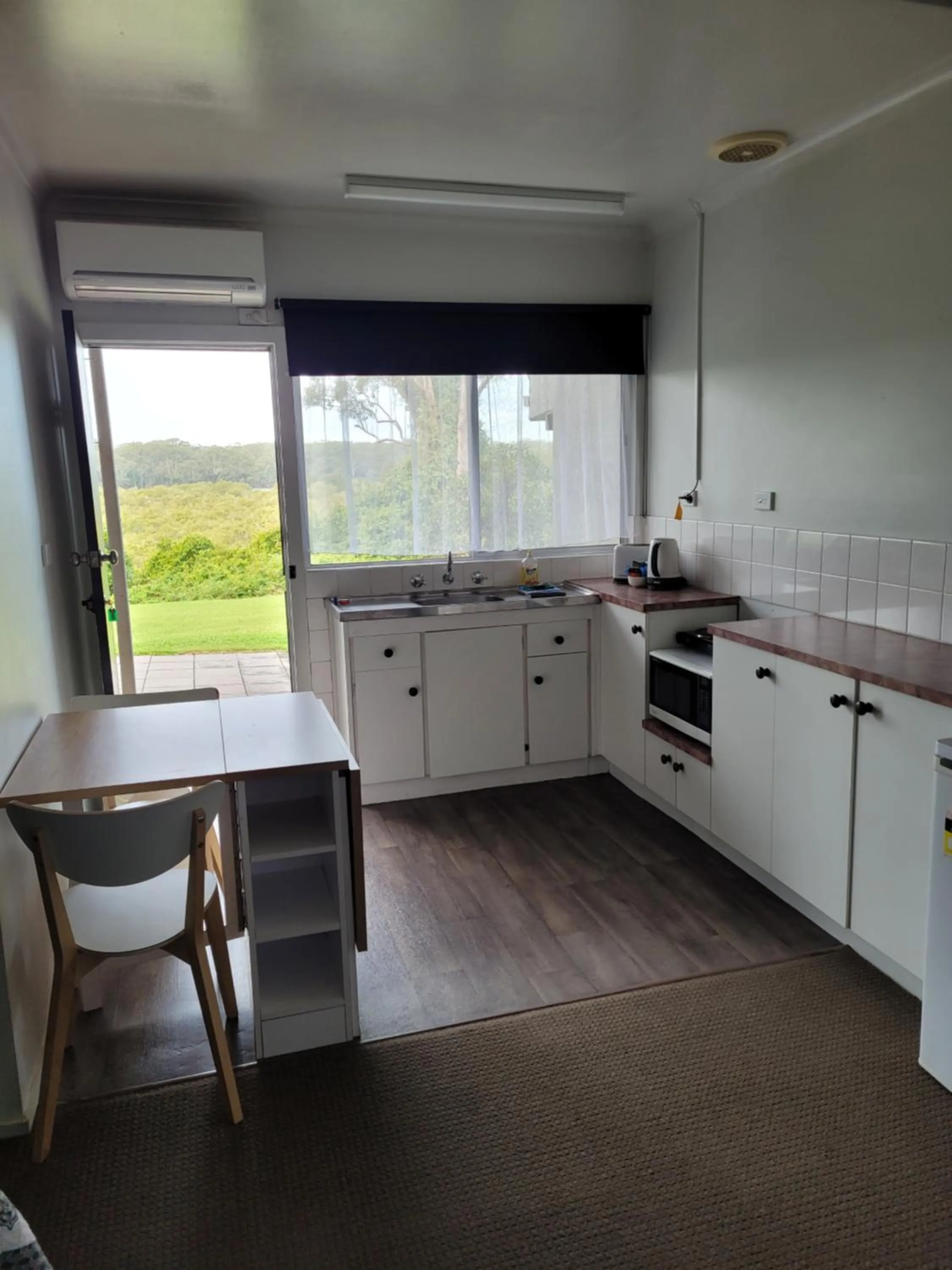 Kitchen or kitchenette in Jabiru Motel