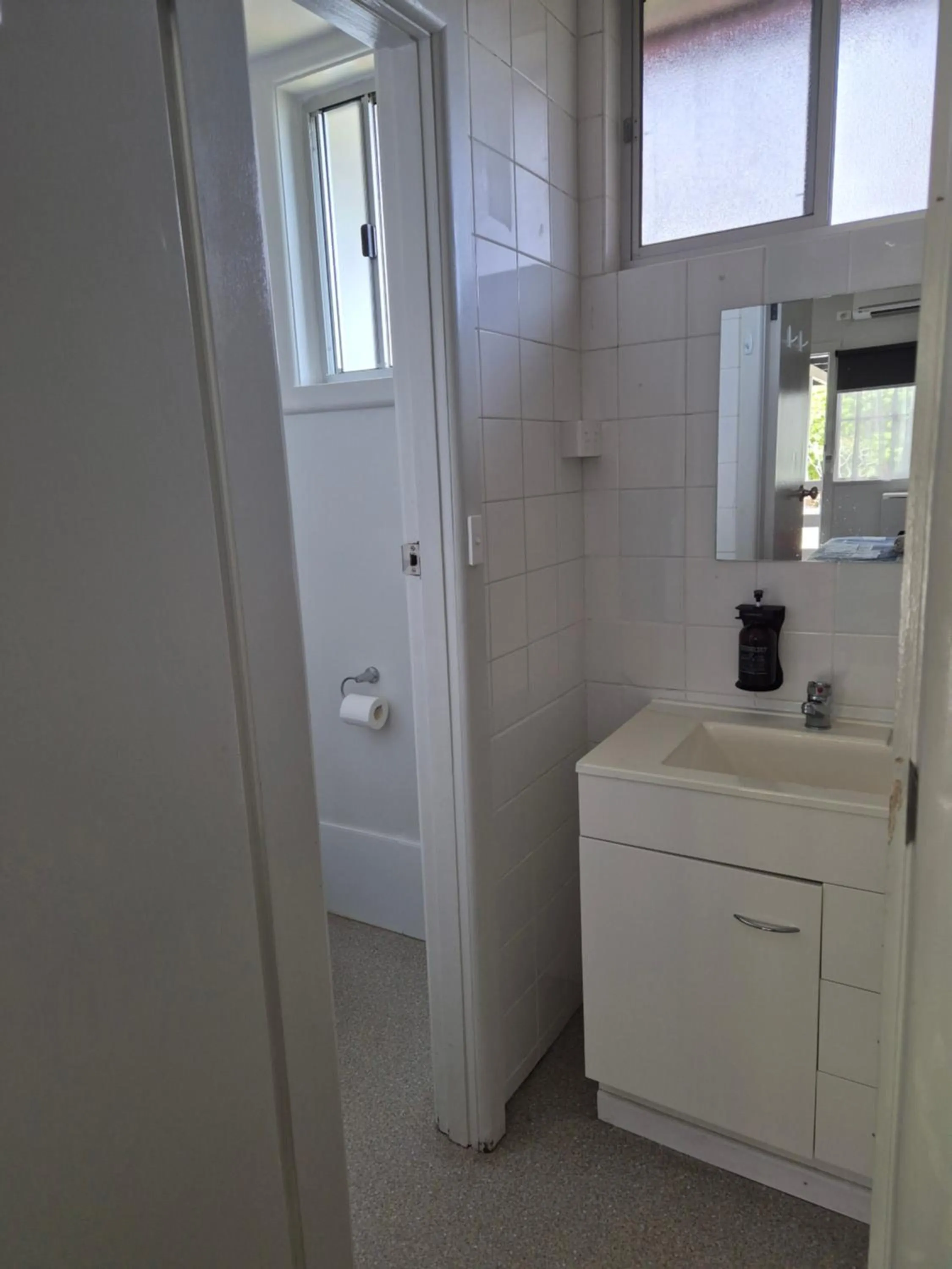 Bathroom in Jabiru Motel