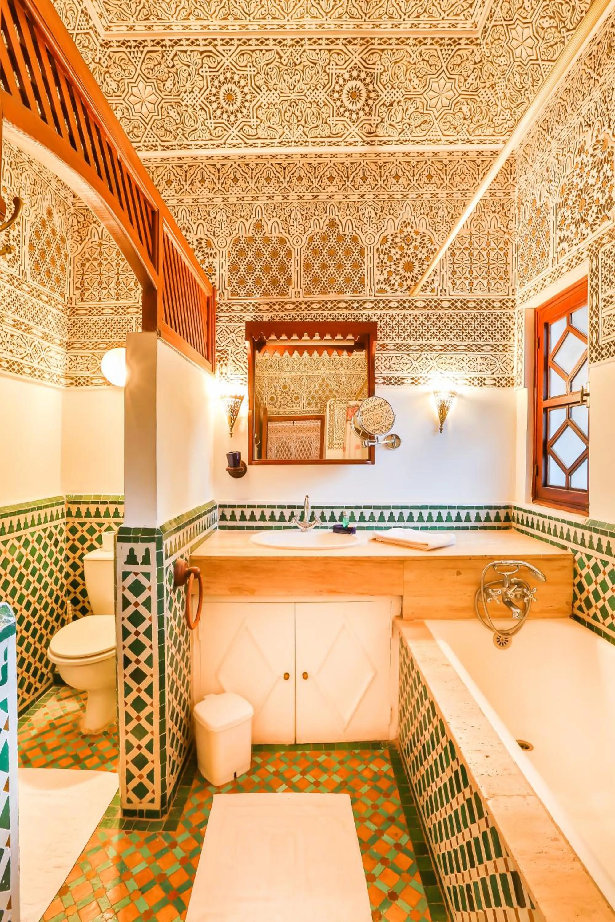 Bathroom, Bed in Riad Dar El Assafir