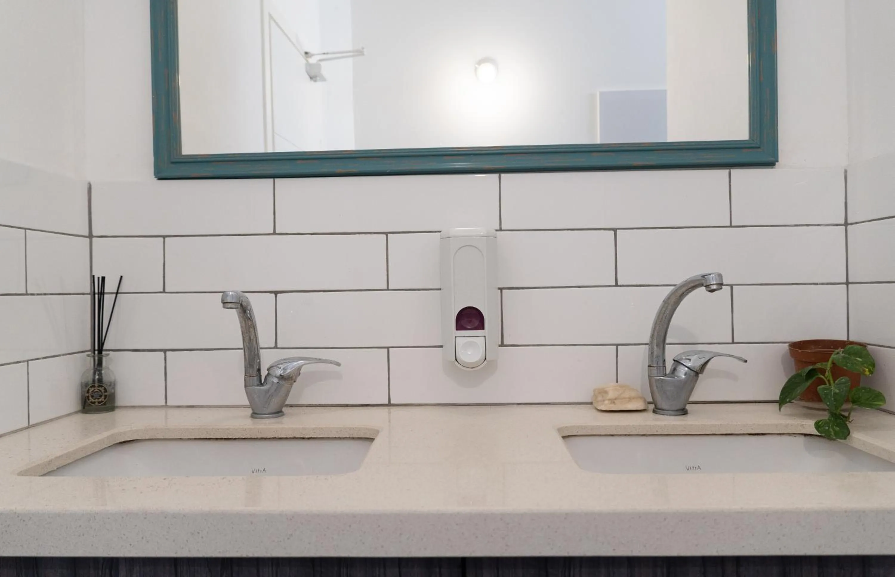 Bathroom in Jungle Jaffa Hostel Age 18 to 45