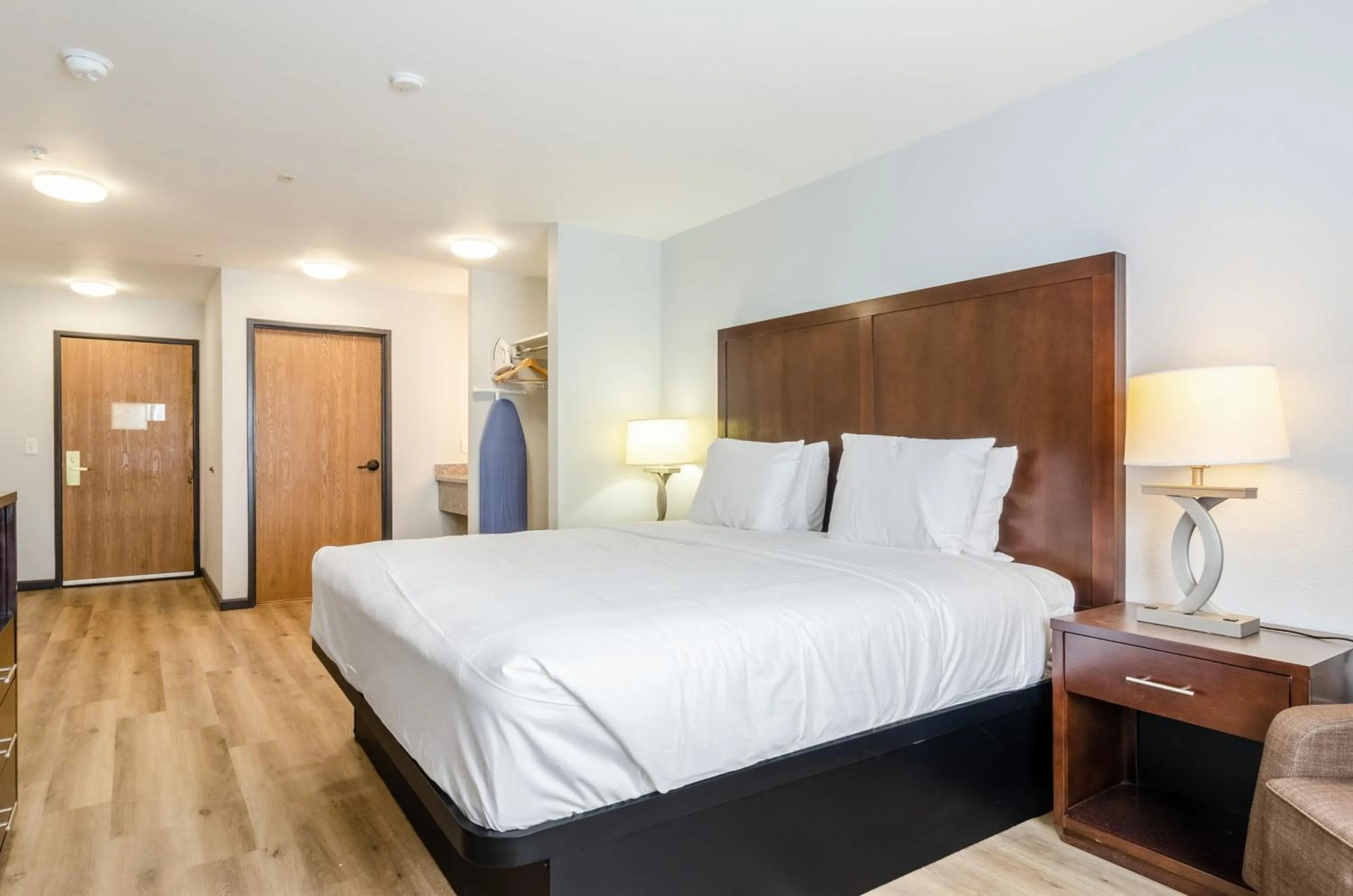 Bed in Red Lion Inn & Suites Des Moines