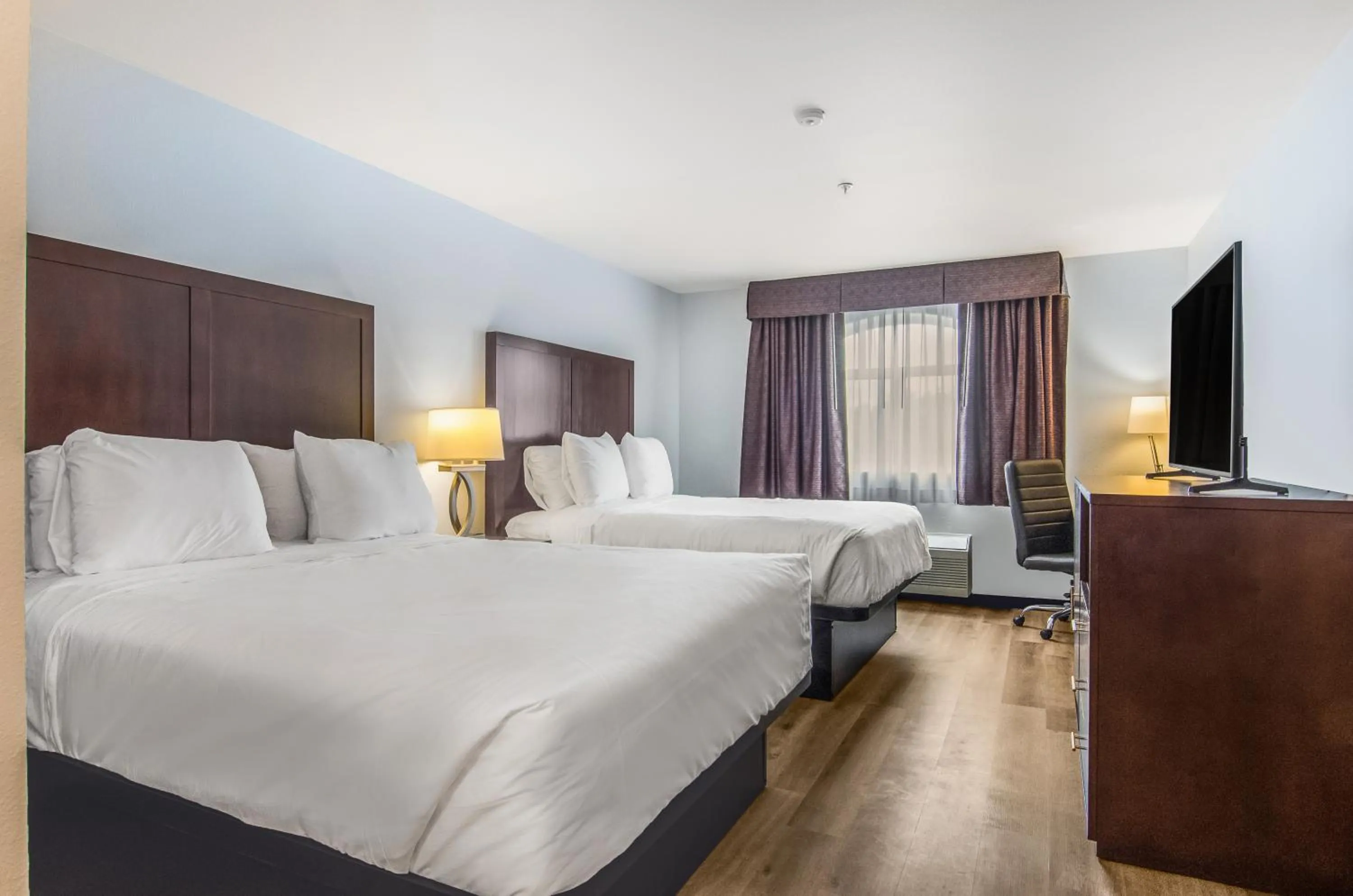 Bed in Red Lion Inn & Suites Des Moines