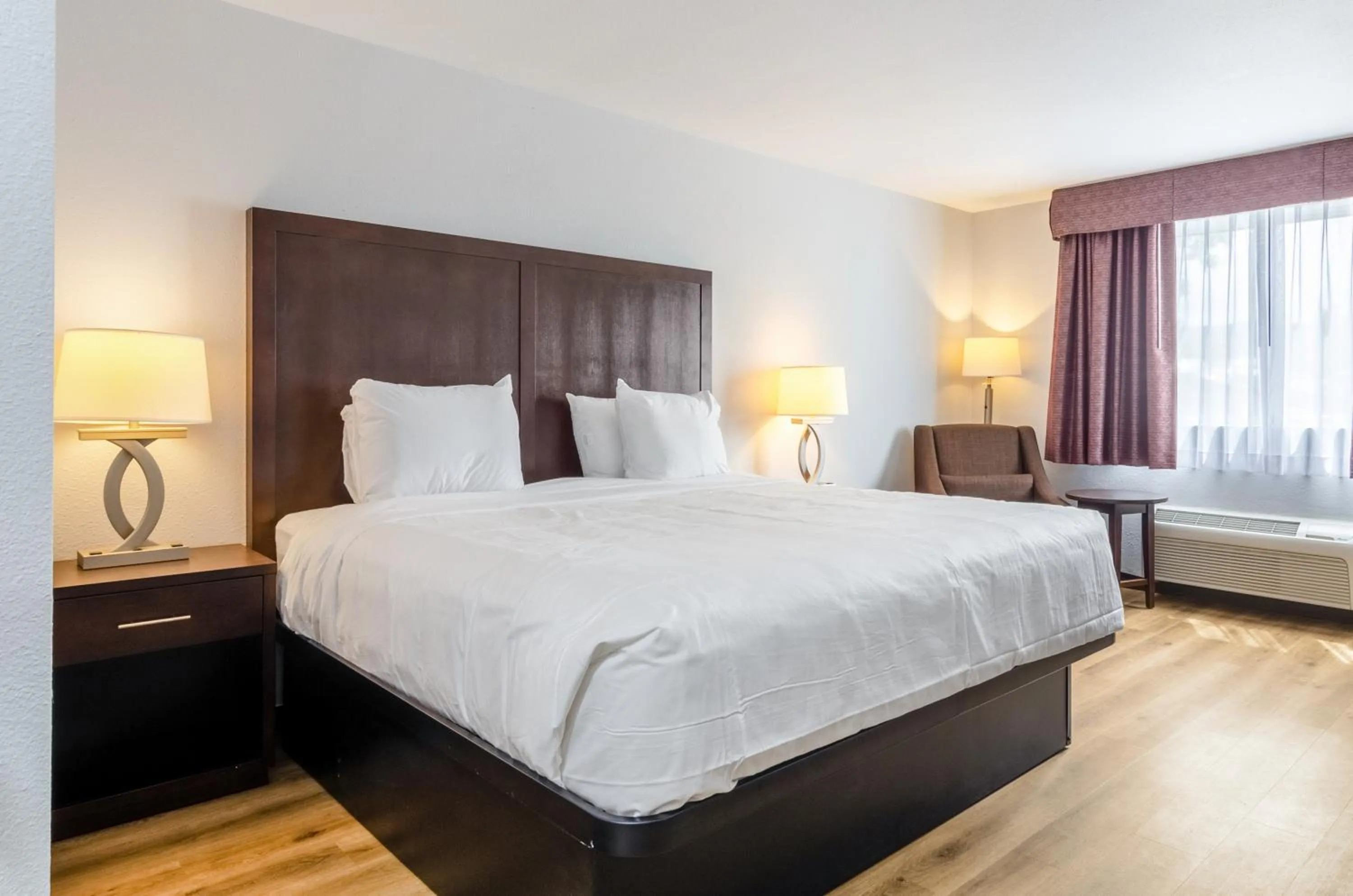 Bed in Red Lion Inn & Suites Des Moines