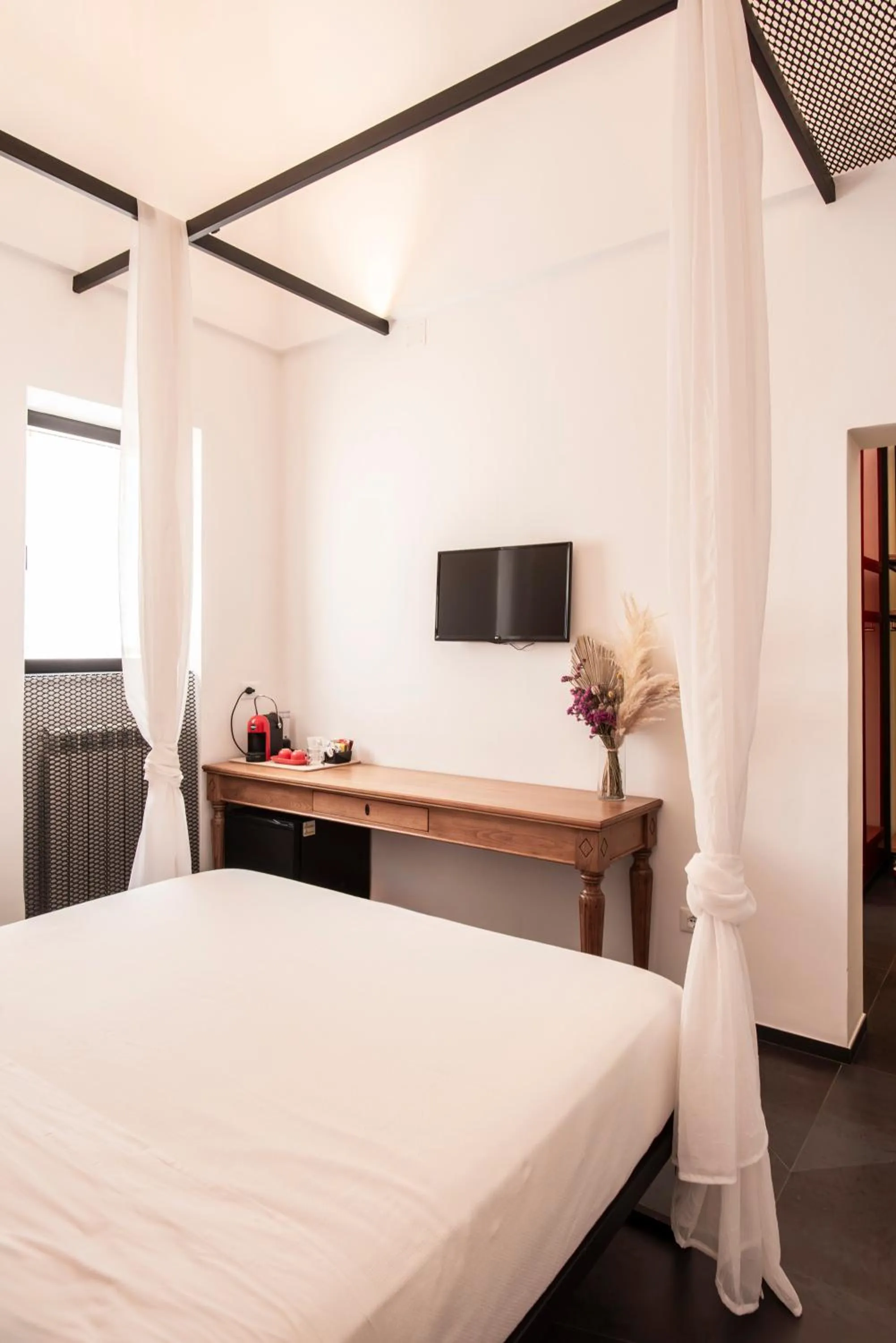 Photo of the whole room, Bed in Palazzo Biancofiore, suites & rooftop Ostuni