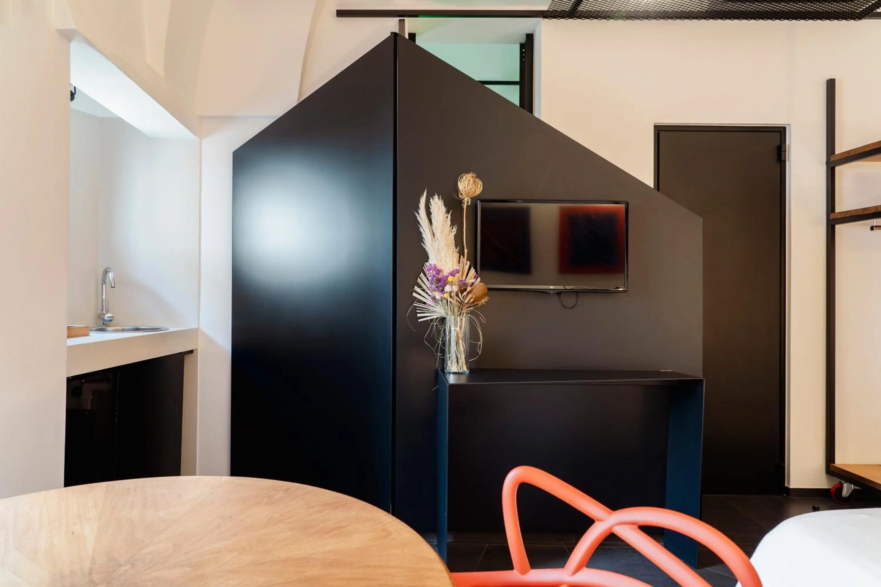 TV and multimedia in Palazzo Biancofiore, suites & rooftop Ostuni