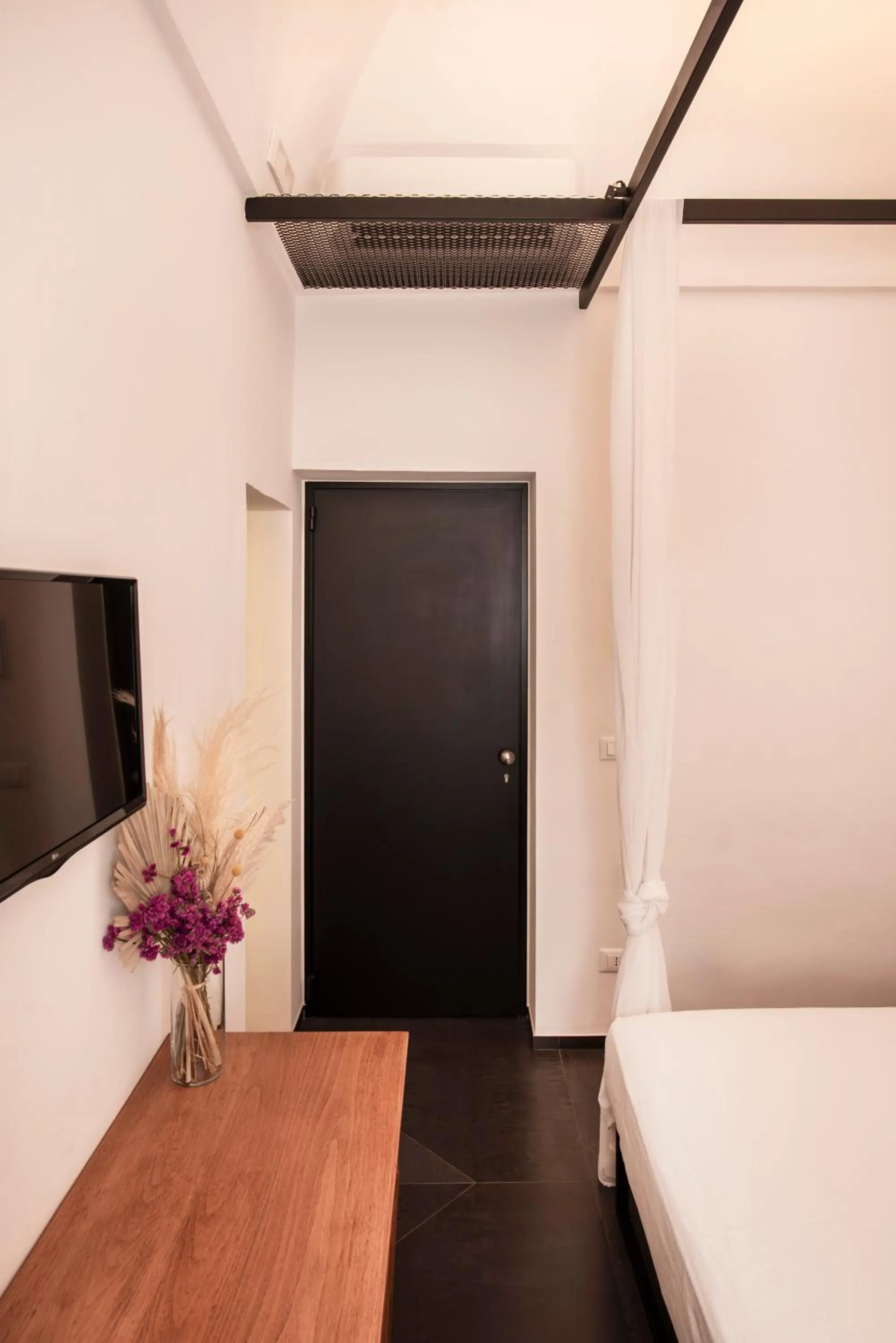 TV and multimedia, Bed in Palazzo Biancofiore, suites & rooftop Ostuni