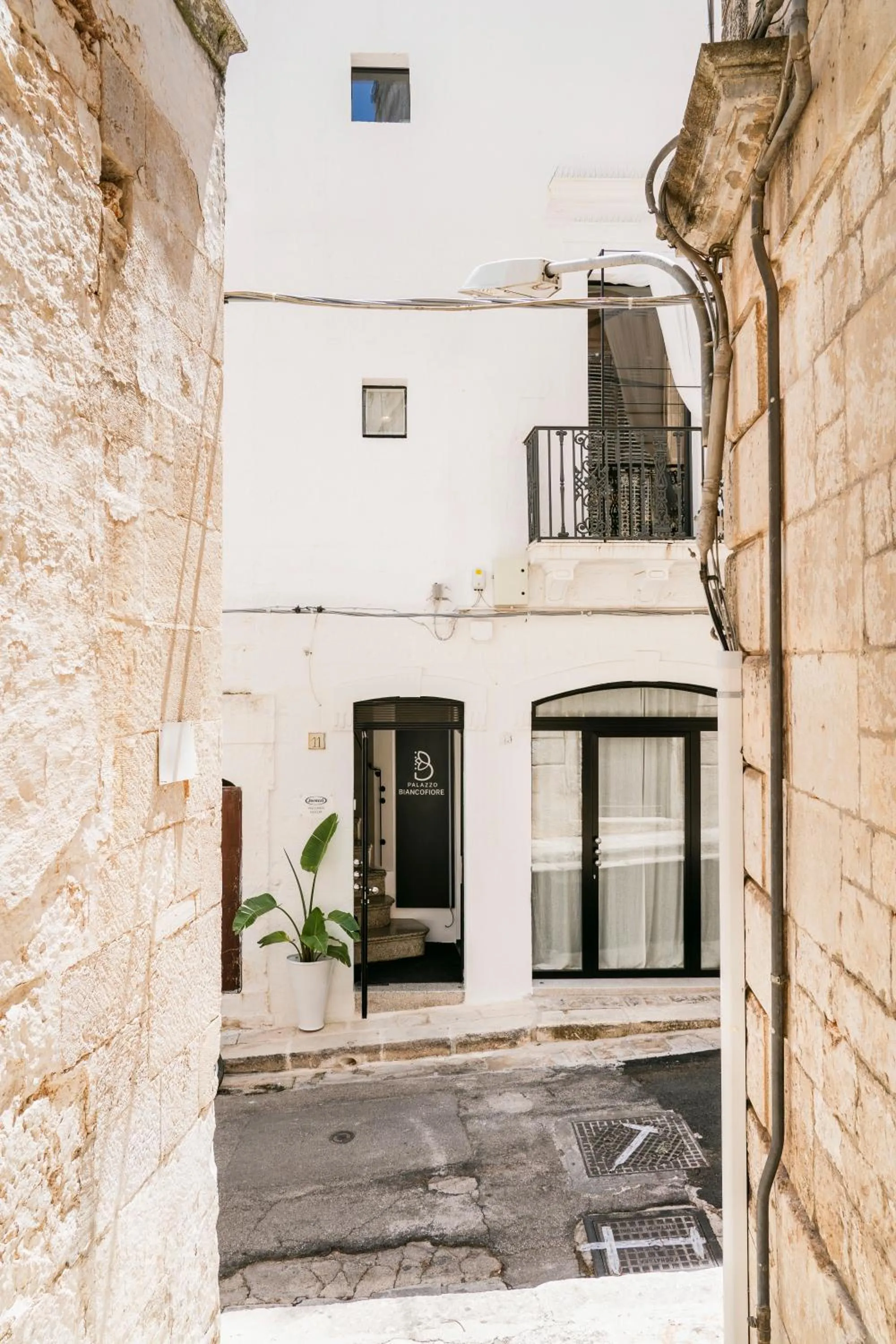 Property building in Palazzo Biancofiore, suites & rooftop Ostuni