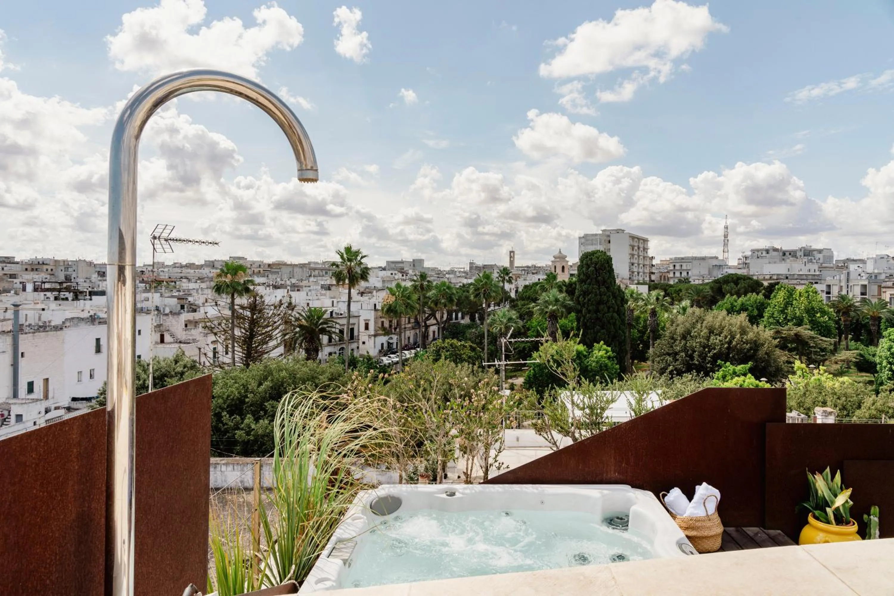 Hot Tub in Palazzo Biancofiore, suites & rooftop Ostuni
