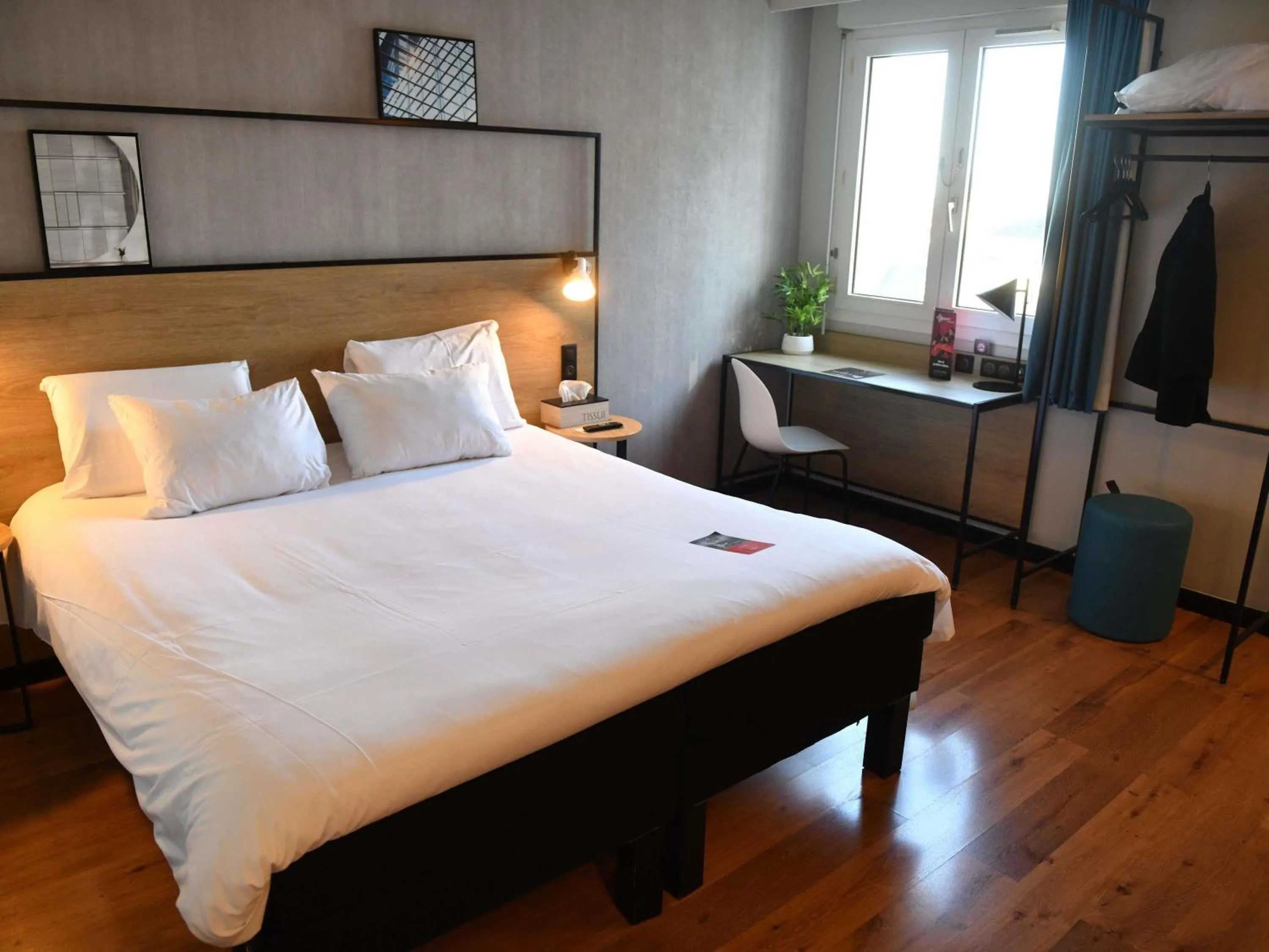 Bedroom, Bed in ibis Chateauroux