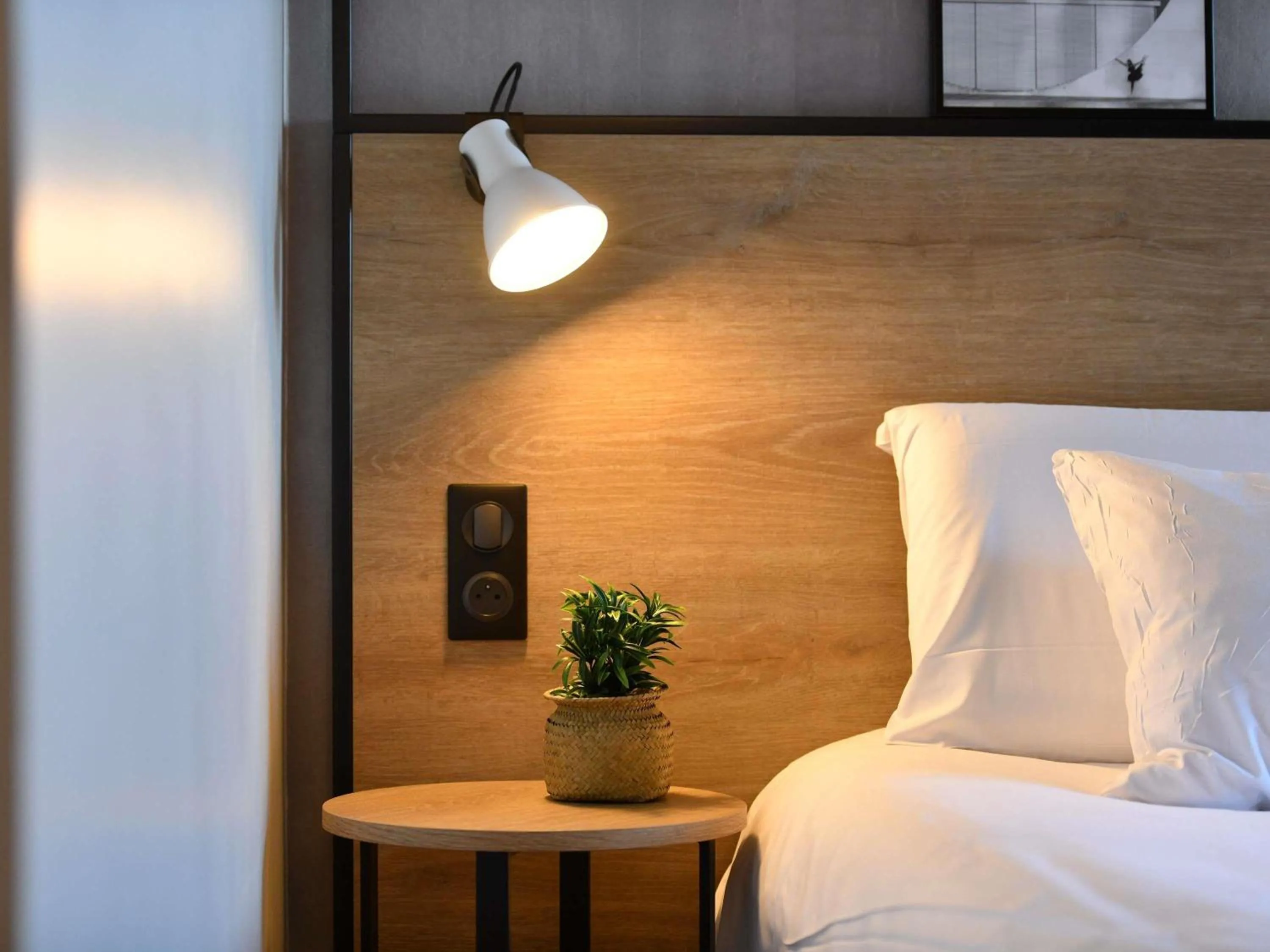 Bedroom, Bed in ibis Chateauroux