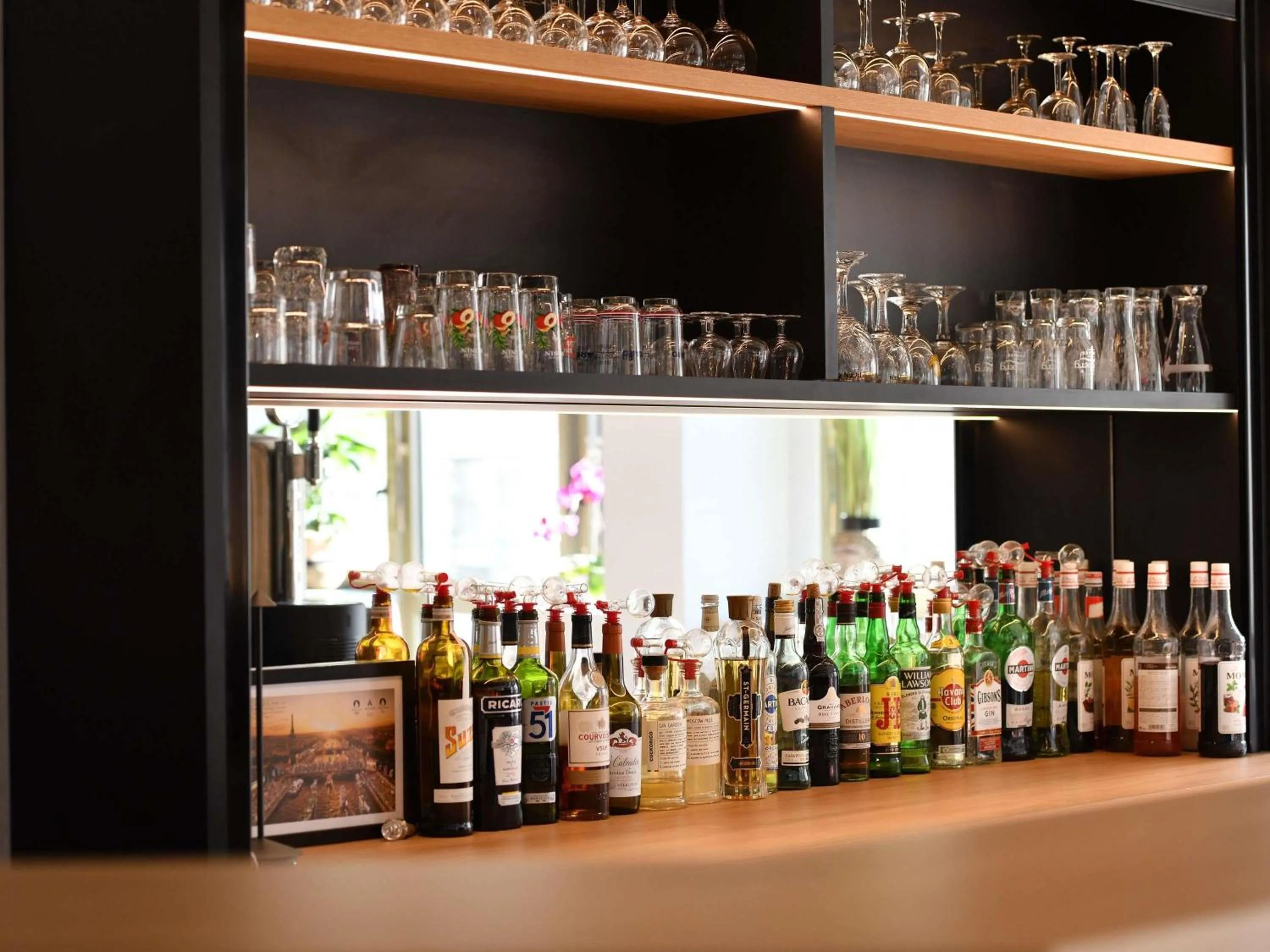 Lounge or bar in ibis Chateauroux