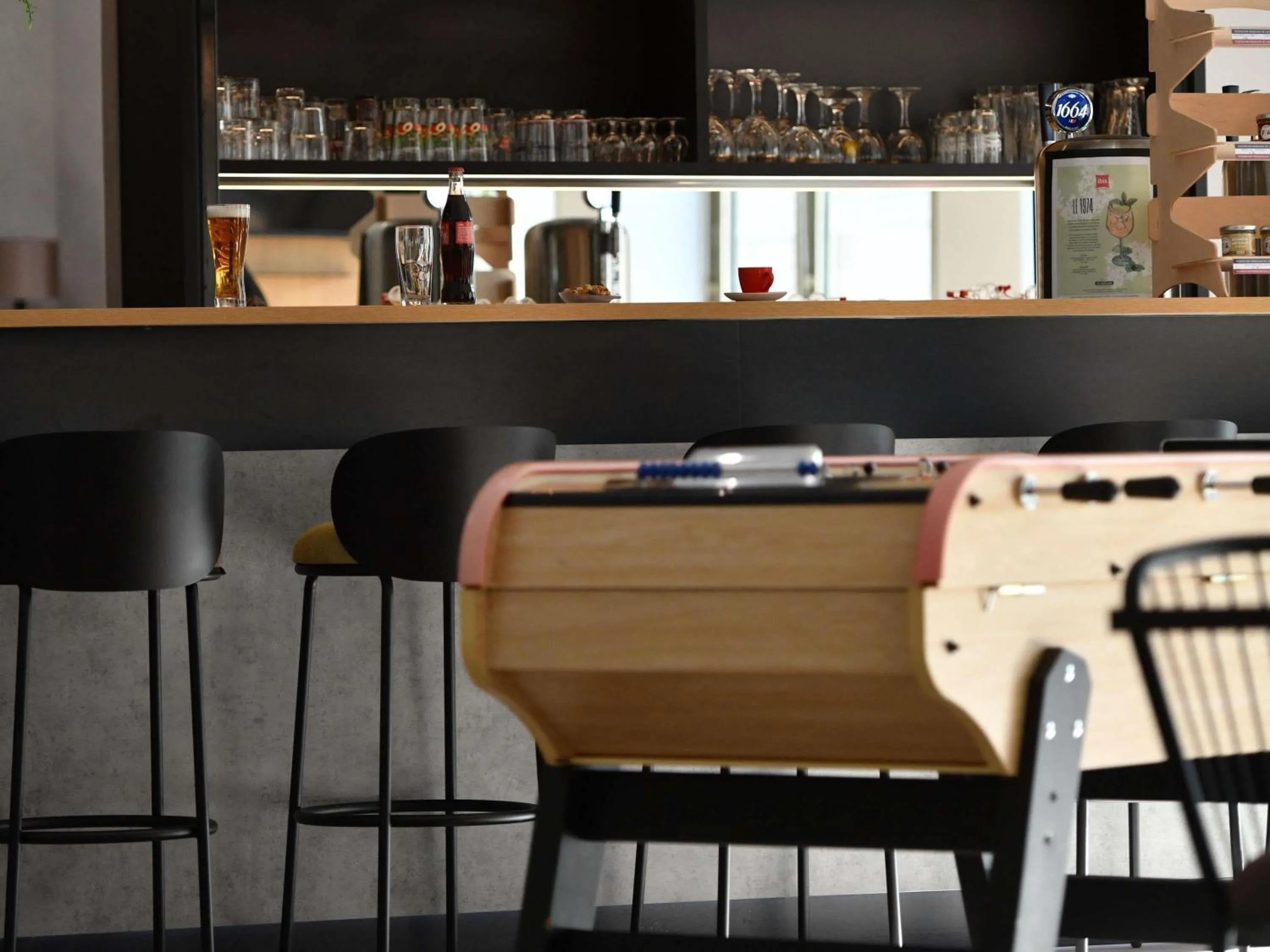 Lounge or bar in ibis Chateauroux