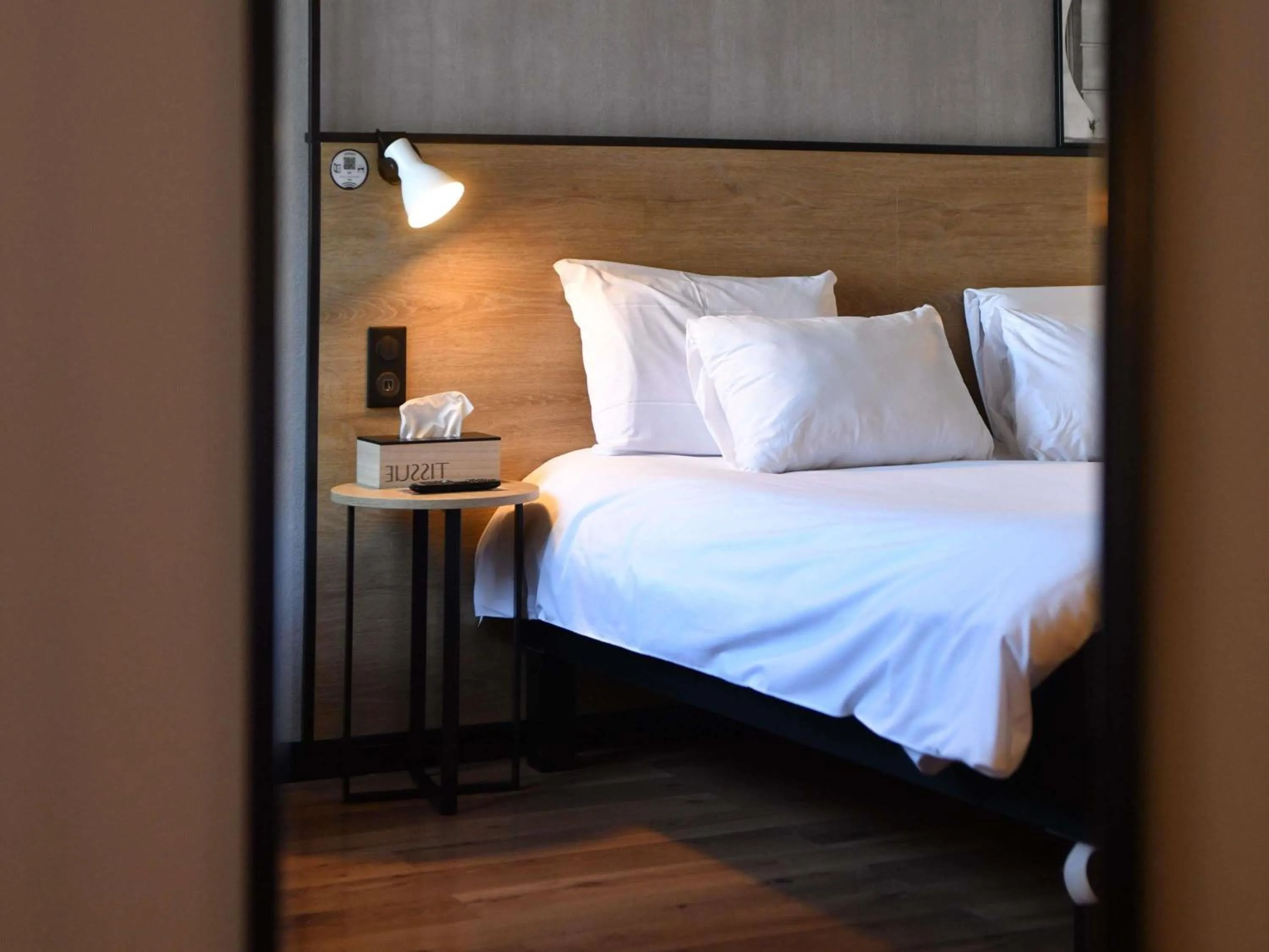 Bedroom, Bed in ibis Chateauroux