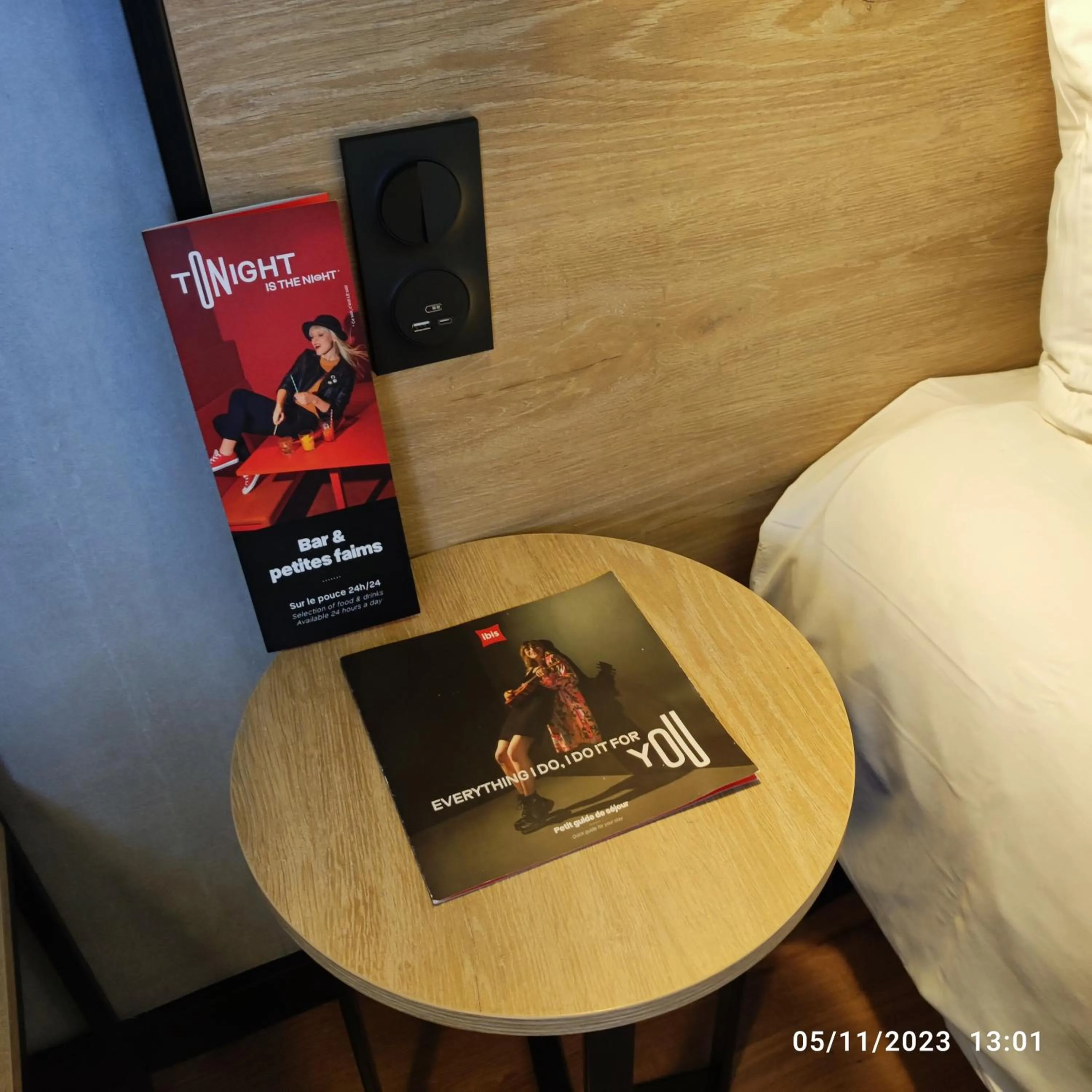 Bedroom, Bed in ibis Chateauroux